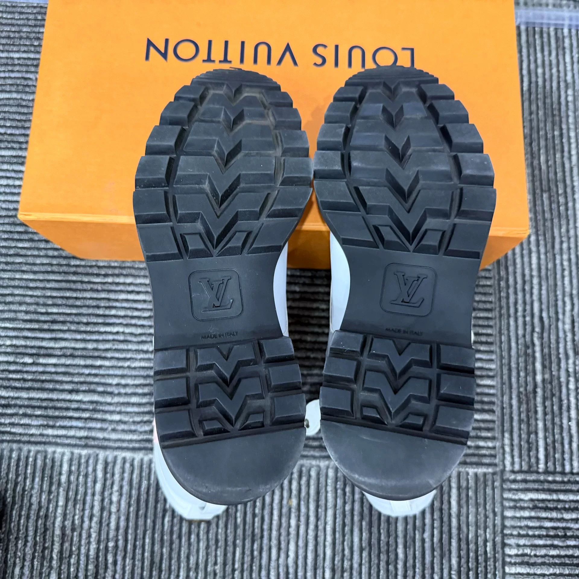 Louis Vuitton Louis Vuitton Pink Boots us_7-5 Women Size US 7.5 / IT 37.5 - 6 Thumbnail