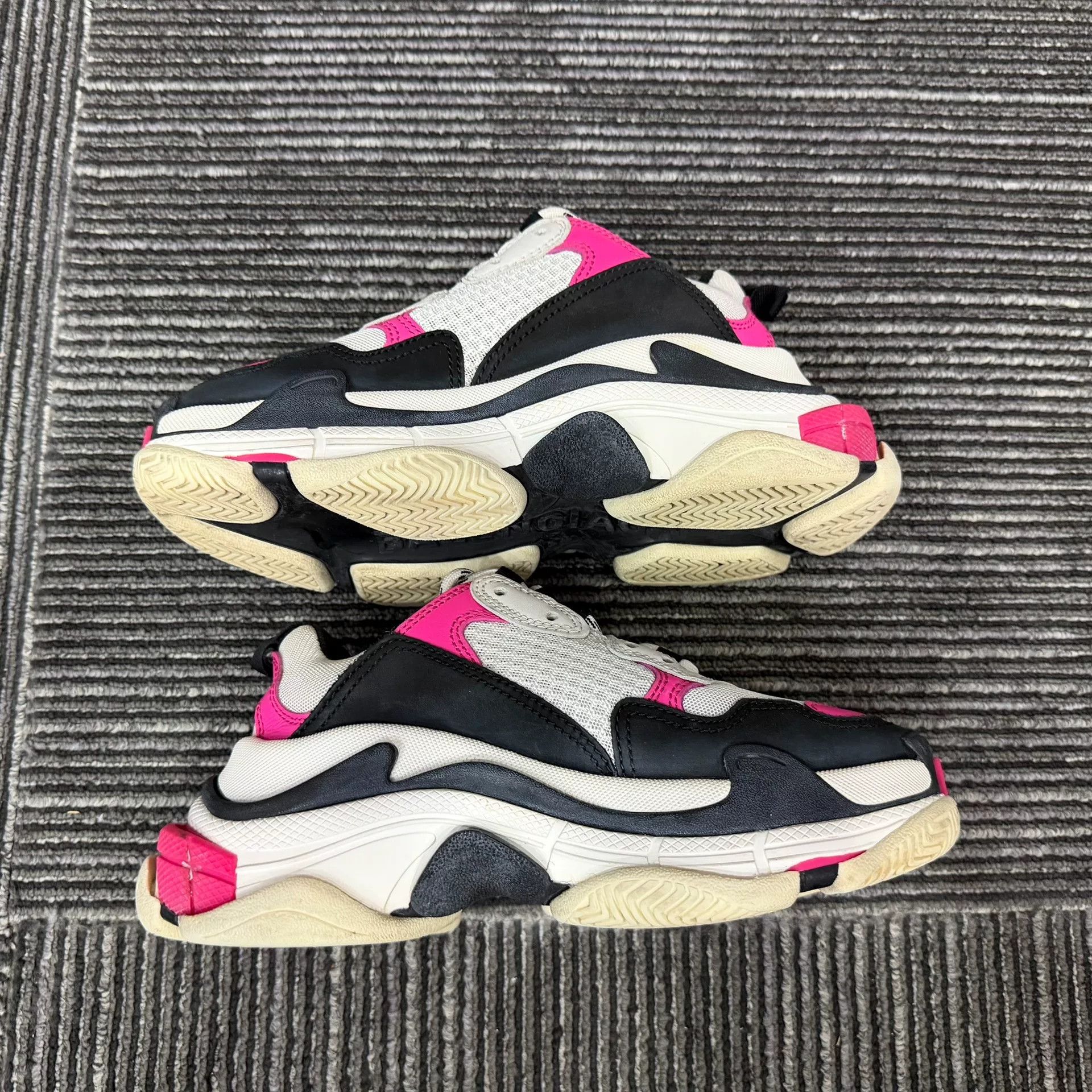 Balenciaga Balenciaga Pink Lowtop Sneakers us_5 Women Size US 5 / IT 35 - 3 Thumbnail