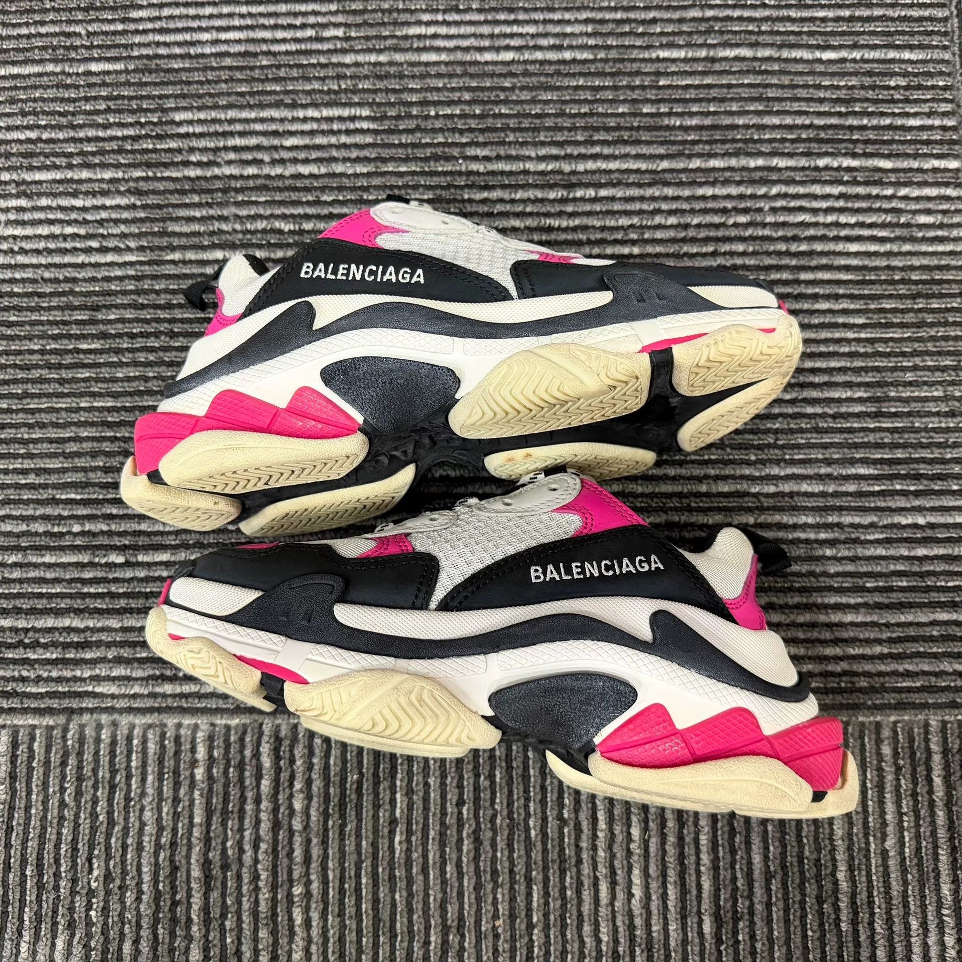 Balenciaga Balenciaga Pink Lowtop Sneakers us_5 Women Size US 5 / IT 35 - 2 Thumbnail