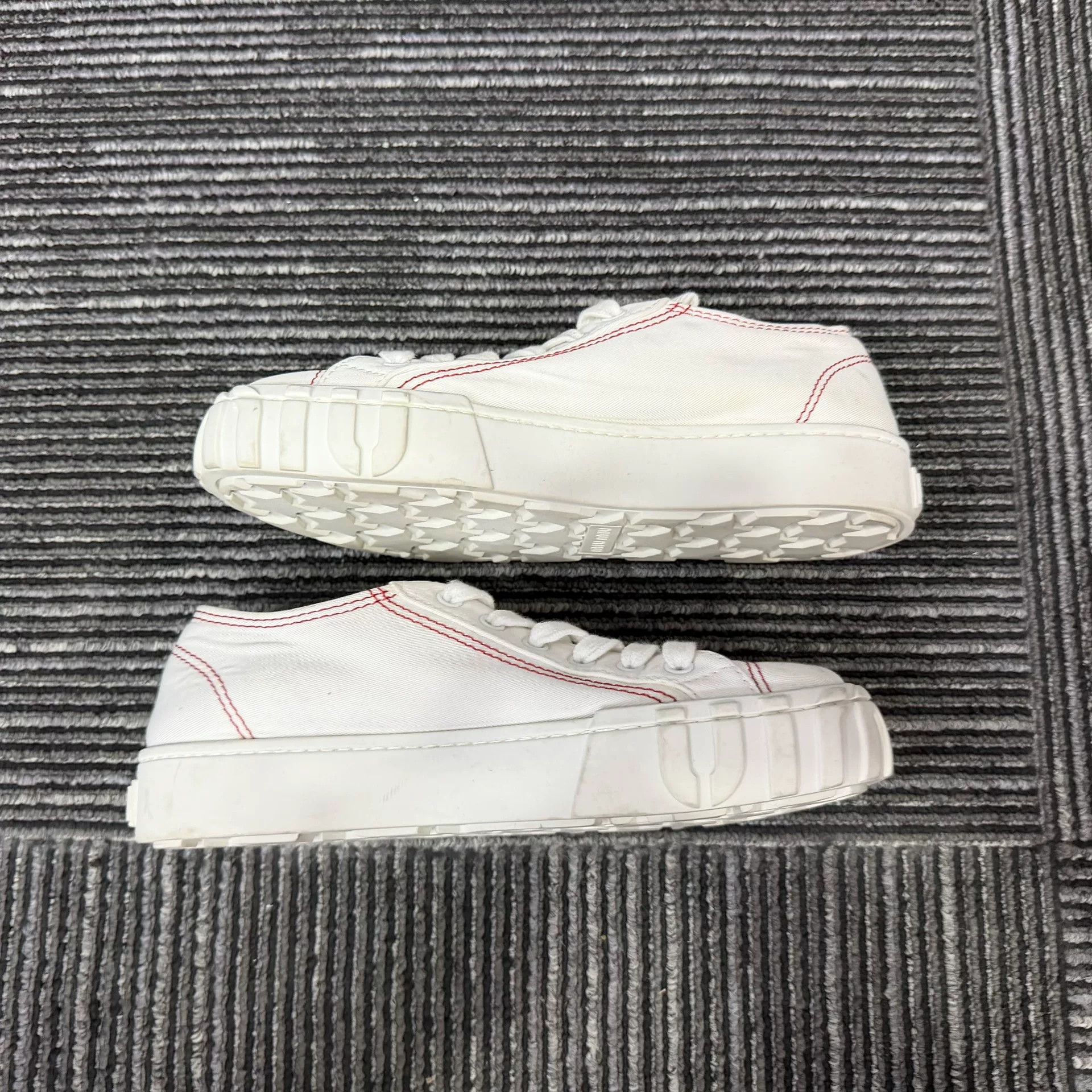 Miu Miu Miu Miu Retro Embroidered Lowtop Sneakers us_6-5 Women Size US 6.5 / IT 36.5 - 3 Thumbnail