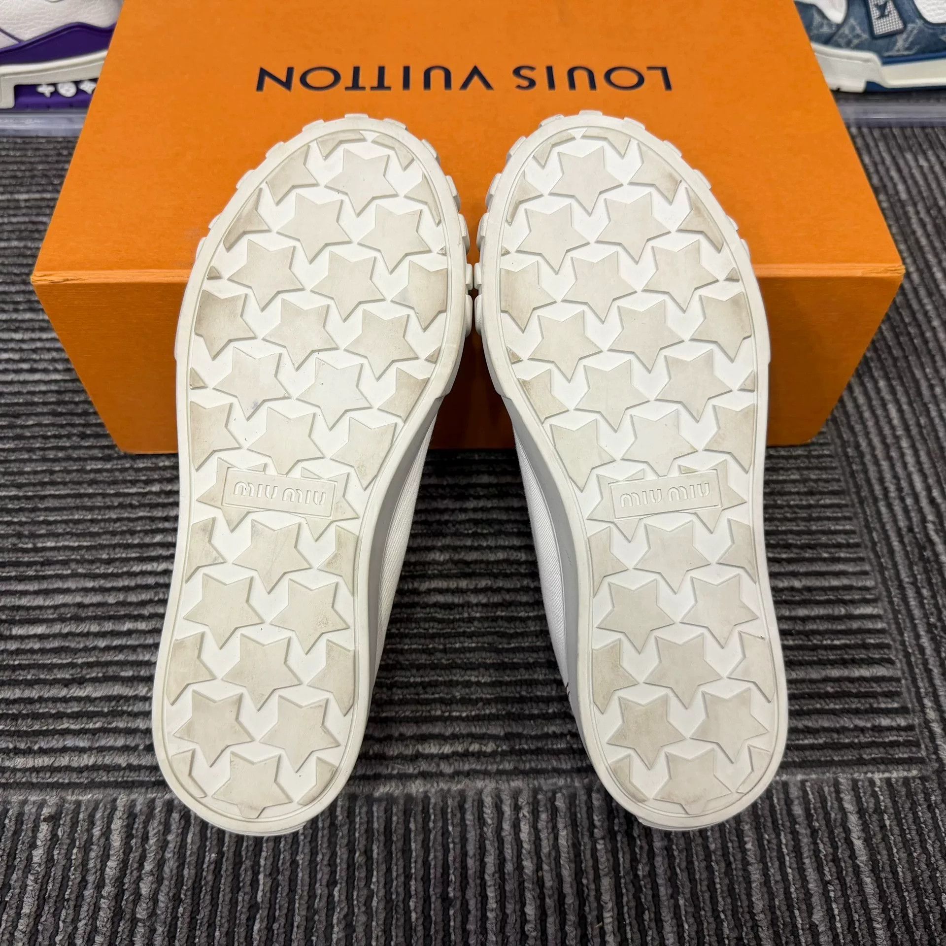 Miu Miu Miu Miu Retro Embroidered Lowtop Sneakers us_6-5 Women Size US 6.5 / IT 36.5 - 6 Thumbnail