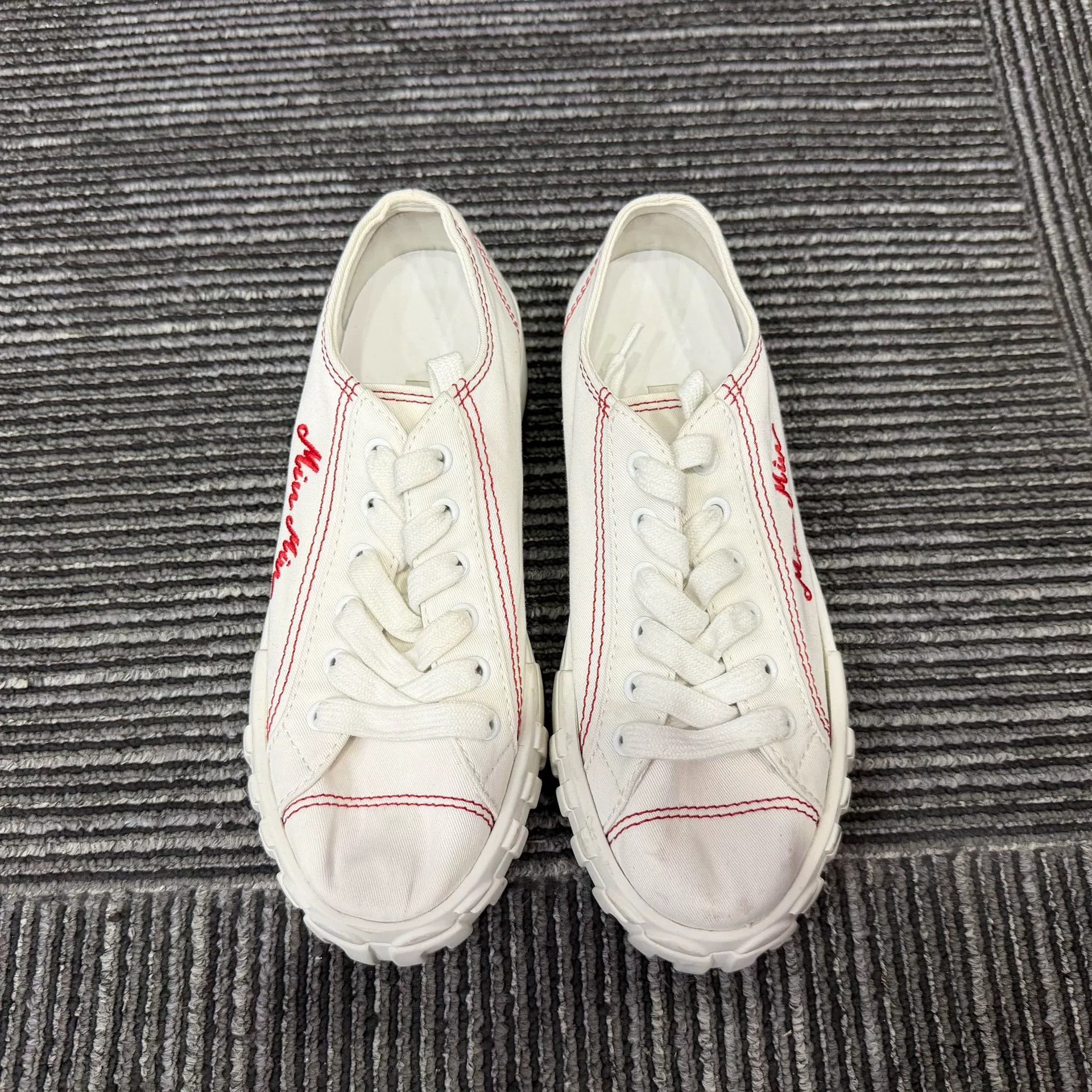 Miu Miu Miu Miu Retro Embroidered Lowtop Sneakers us_6-5 Women Size US 6.5 / IT 36.5 - 4 Thumbnail