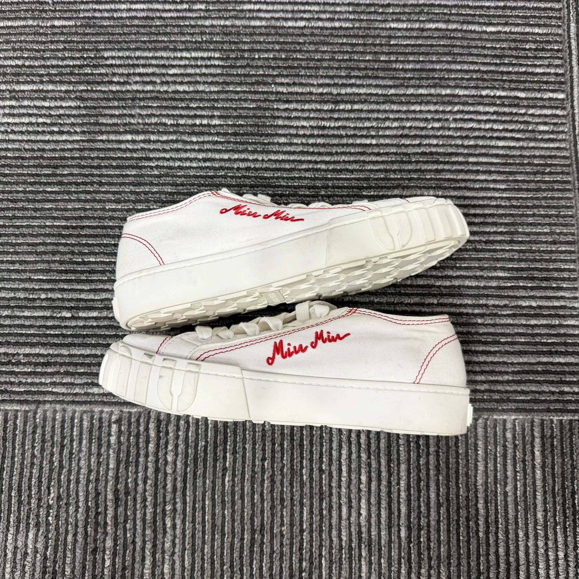 Miu Miu Miu Miu Retro Embroidered Lowtop Sneakers us_6-5 Women Size US 6.5 / IT 36.5 - 2 Thumbnail