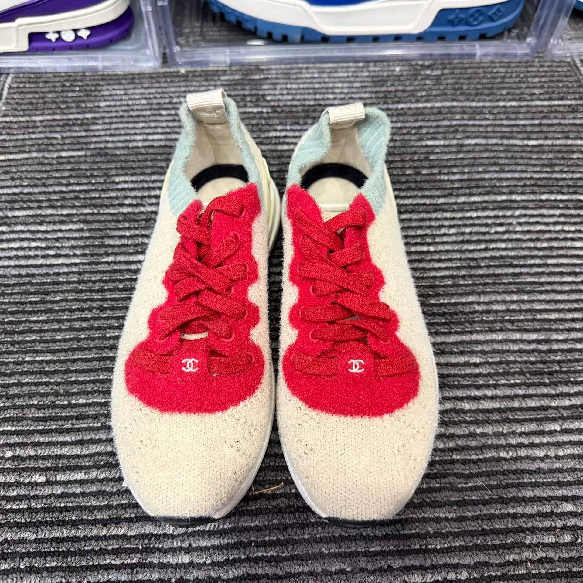 Chanel Chanel Limited Lowtop Sneakers us_4 Women Size US 4 / IT 34 - 4 Thumbnail