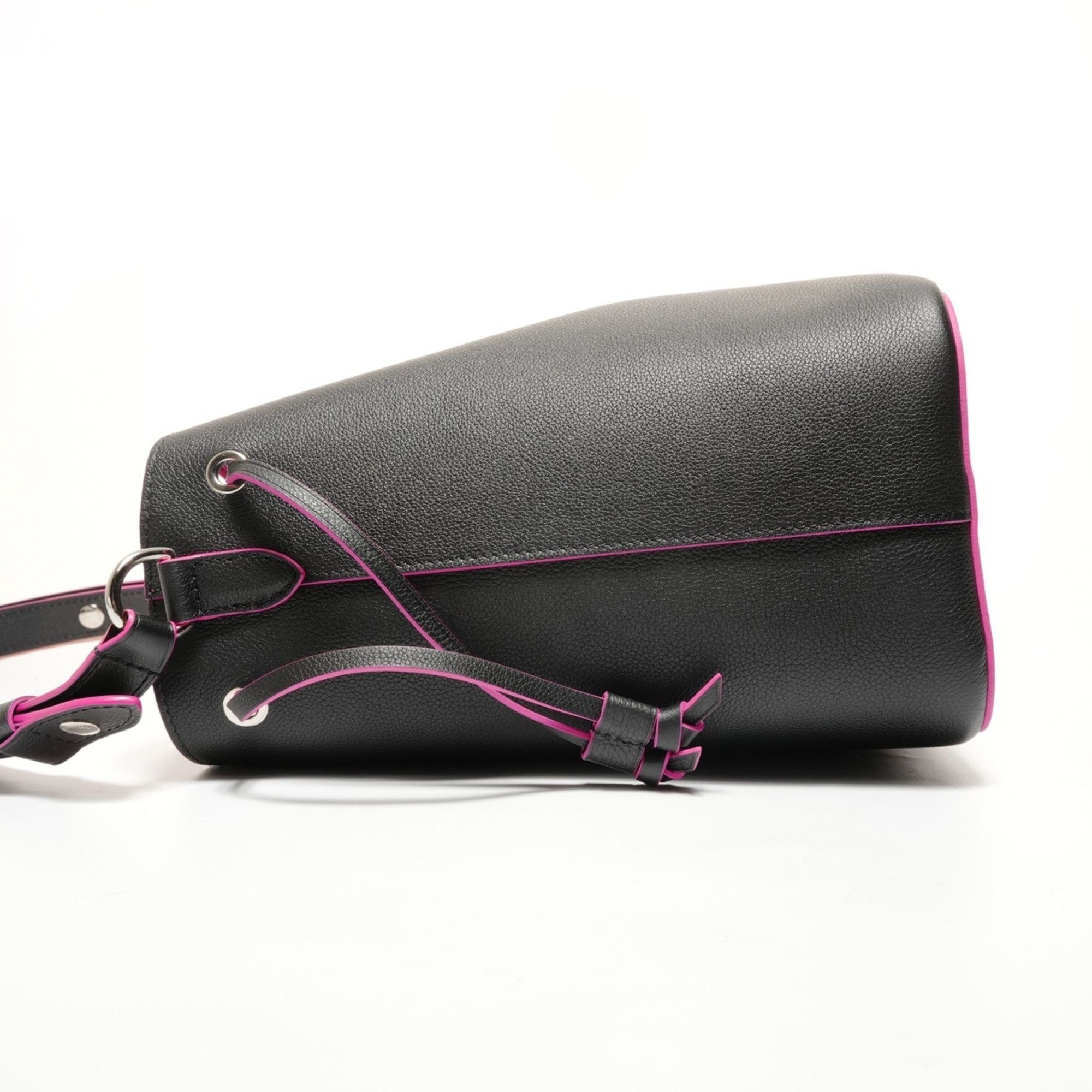Louis Vuitton Louis Vuitton Lockme Bucket Shoulder Bag, Black, 2019 Model Size ONE SIZE - 3 Thumbnail