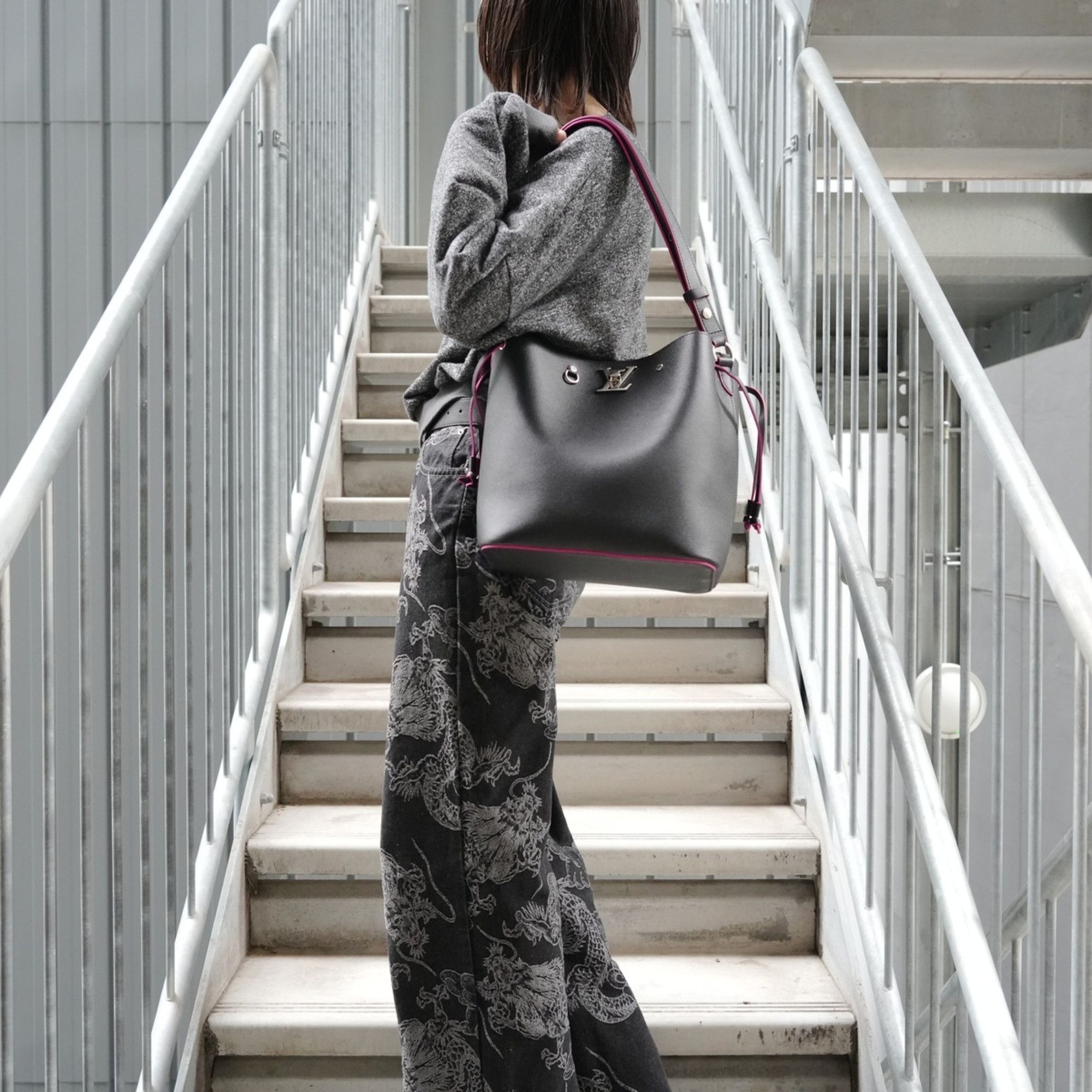Louis Vuitton Louis Vuitton Lockme Bucket Shoulder Bag, Black, 2019 Model Size ONE SIZE - 13 Thumbnail