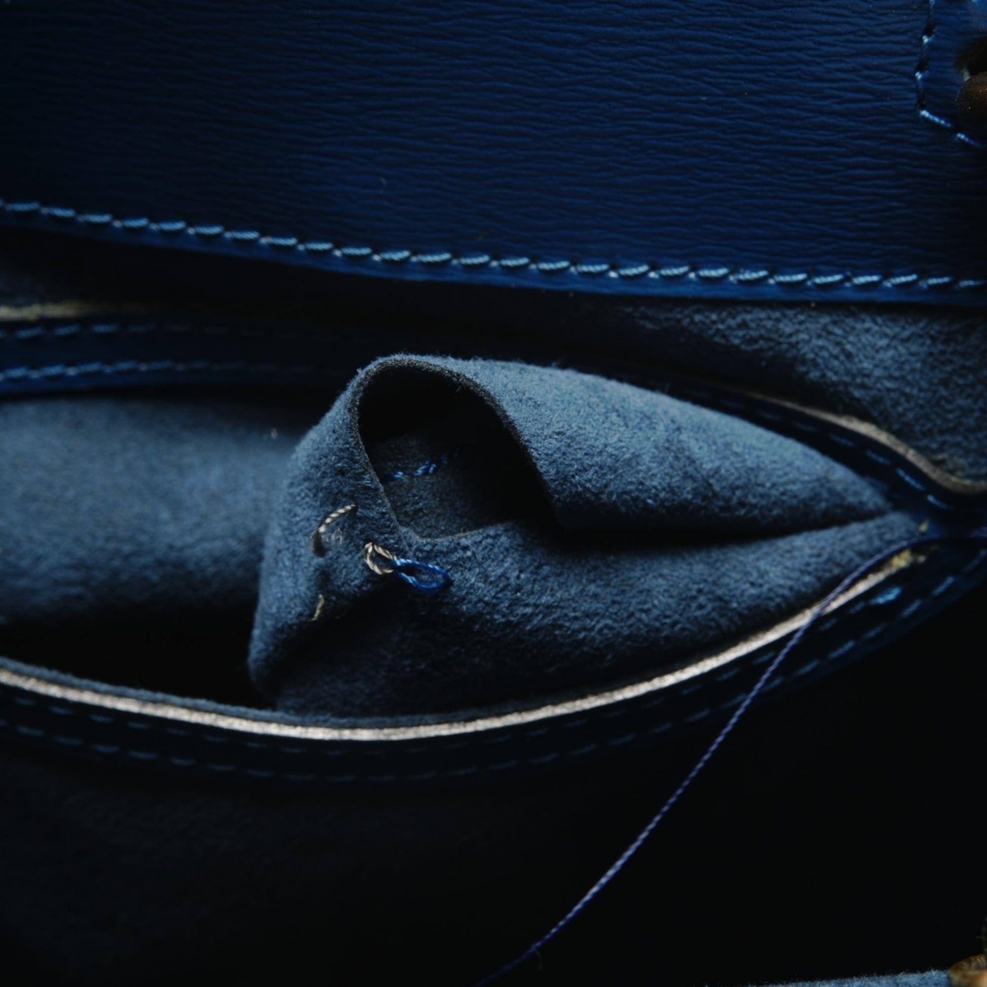 Louis Vuitton Louis Vuitton 1995 Epi Cluny Shoulder Bag Blue Size ONE SIZE - 14 Thumbnail