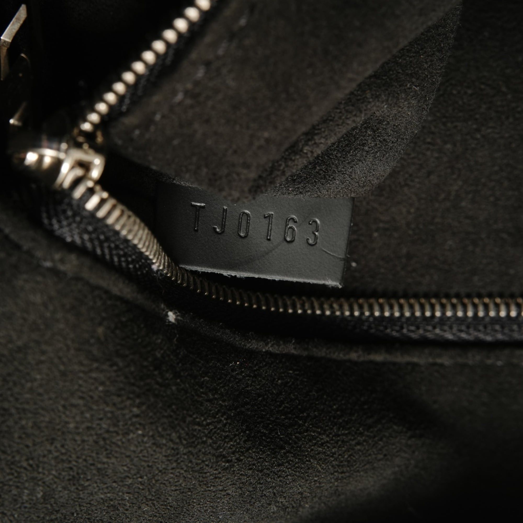 Louis Vuitton Louis Vuitton Epi Noé Shoulder Bag, Black, 2013 Model Size ONE SIZE - 10 Thumbnail
