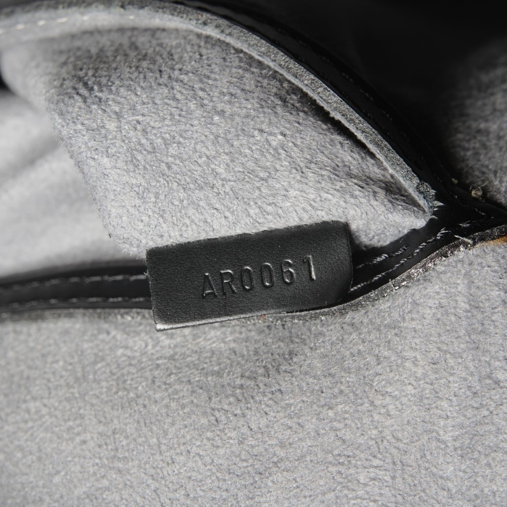 Louis Vuitton Louis Vuitton Alma PM handbag, Epi leather, black, manufactured in 2001. Size ONE SIZE - 10 Thumbnail