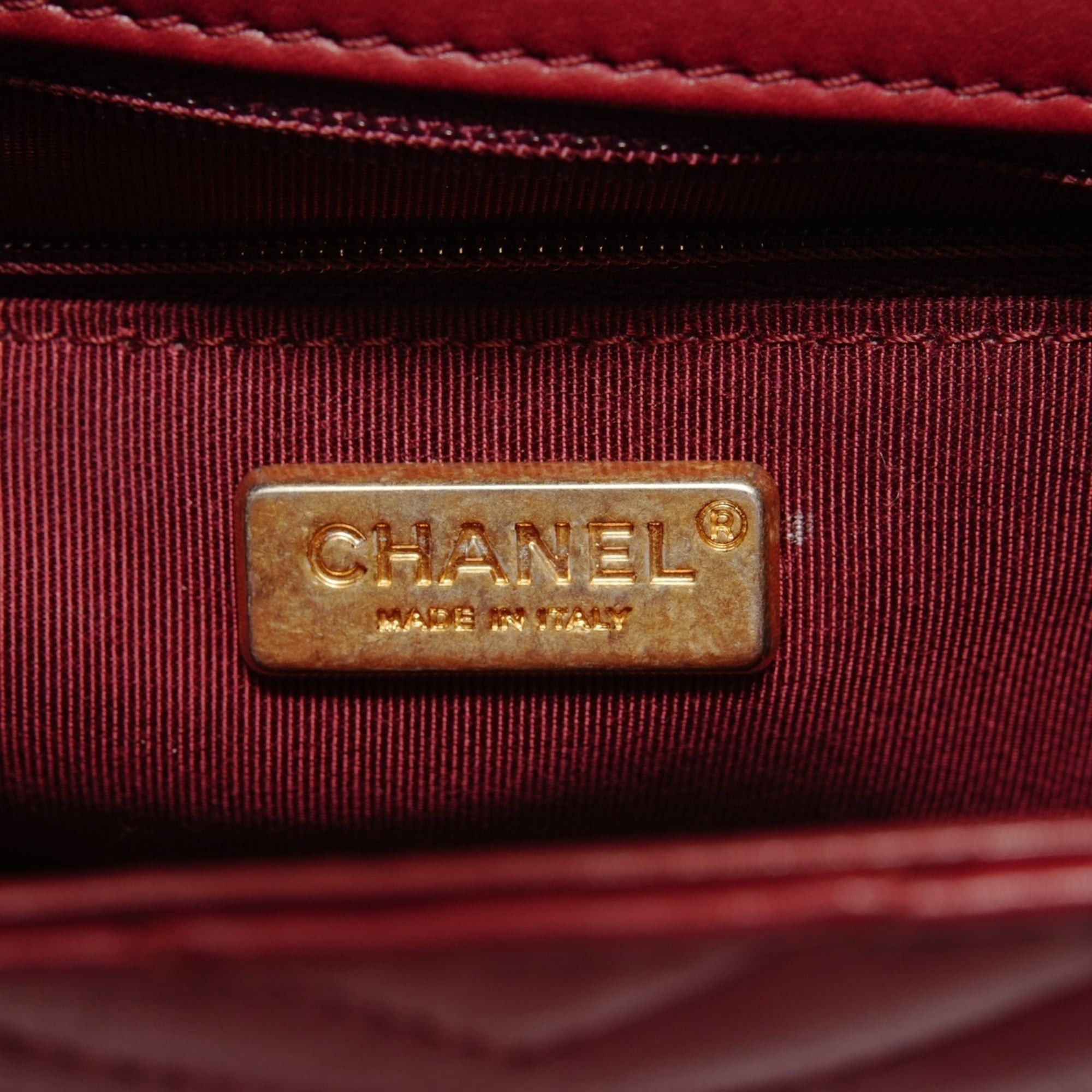 Chanel Chanel V-stitch Chevron Shoulder Bag, Red Size ONE SIZE - 11 Thumbnail