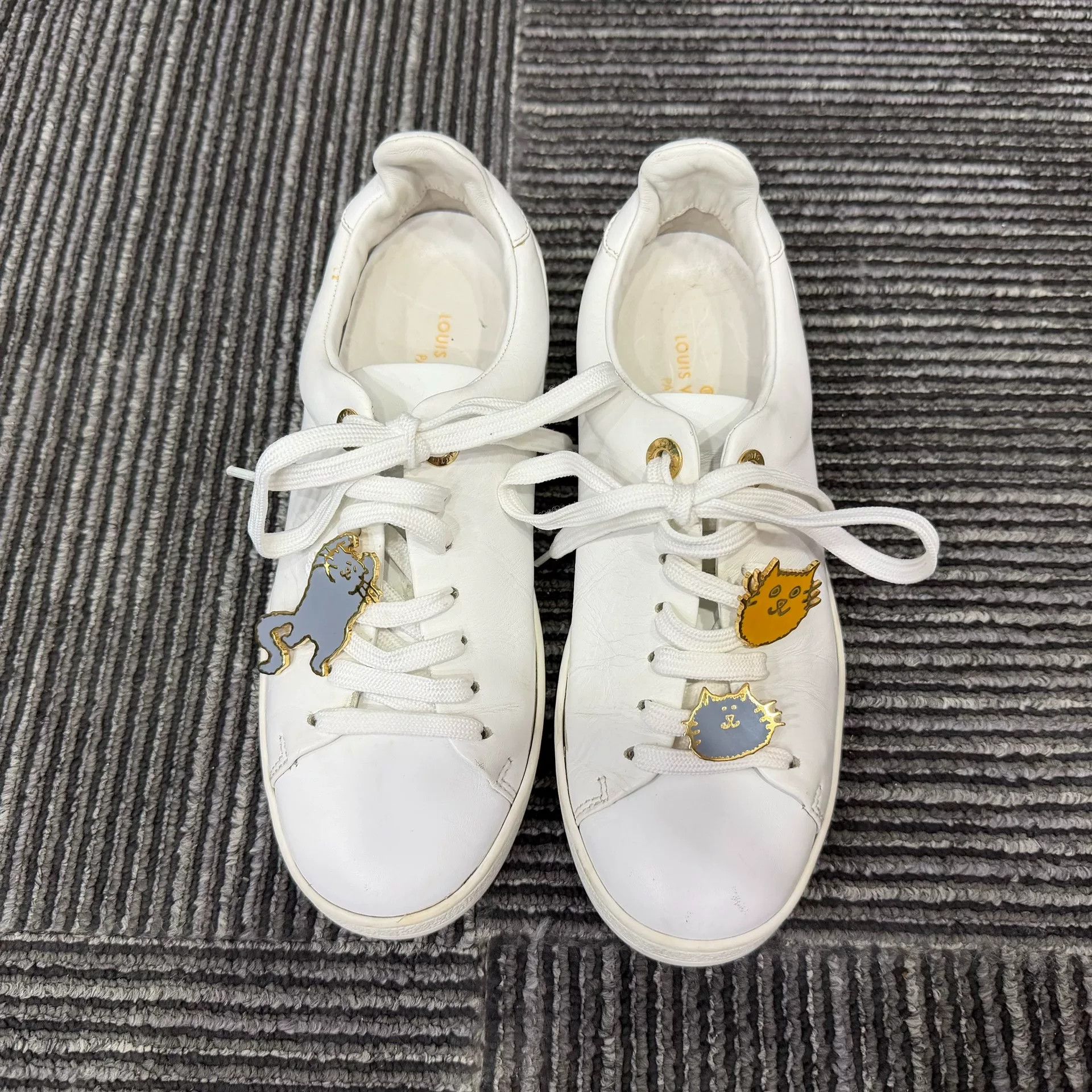 Louis Vuitton Louis Vuitton White Lowtop Sneakers us_5 Women Size US 5 / IT 35 - 4 Thumbnail