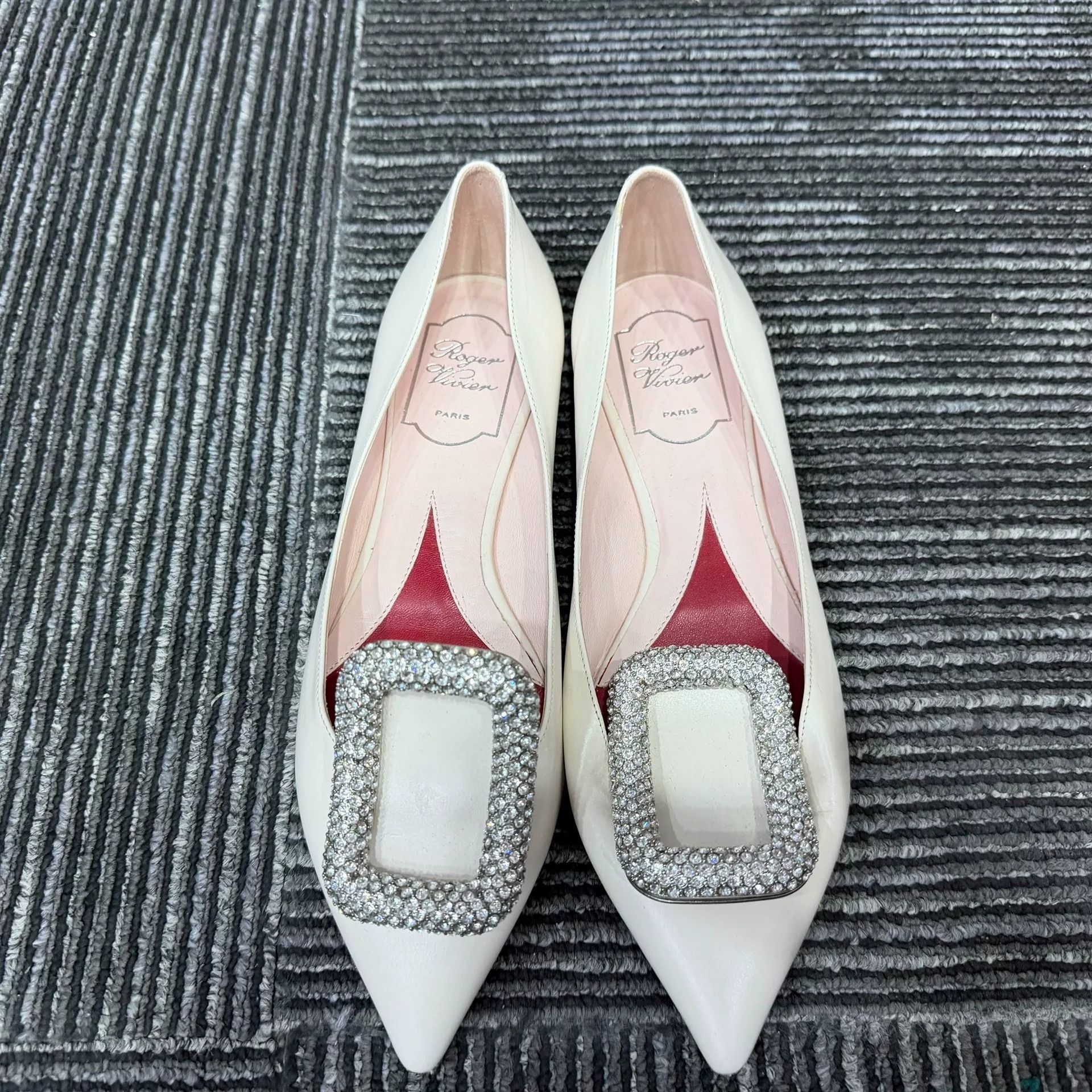 Roger Vivier Roger Vivier Retro White Lowtop Sneakers us_7-5 Women Size US 7.5 / IT 37.5 - 2 Thumbnail