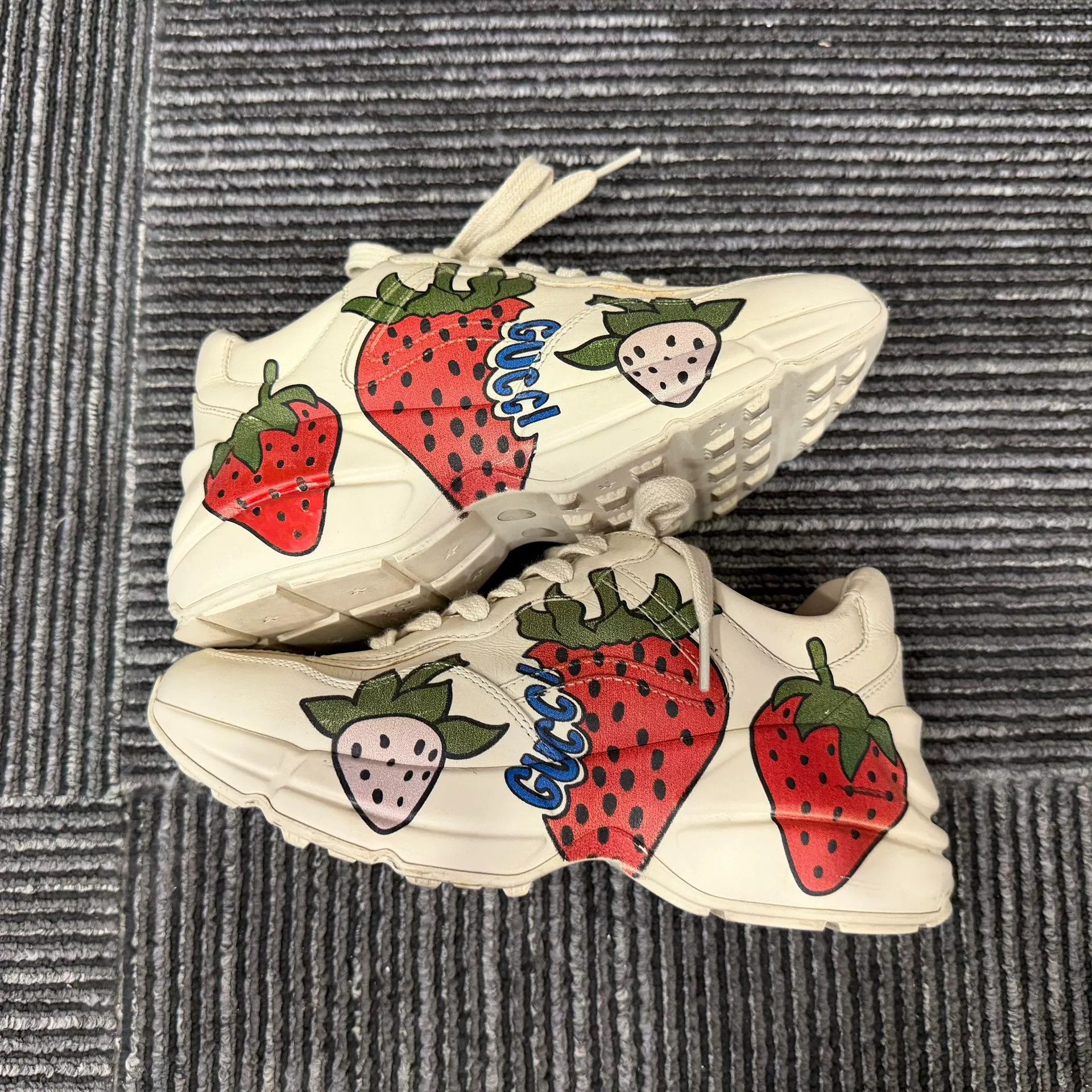 Gucci Gucci Red Lowtop Sneakers us_4 Women Size US 4 / IT 34 - 2 Thumbnail