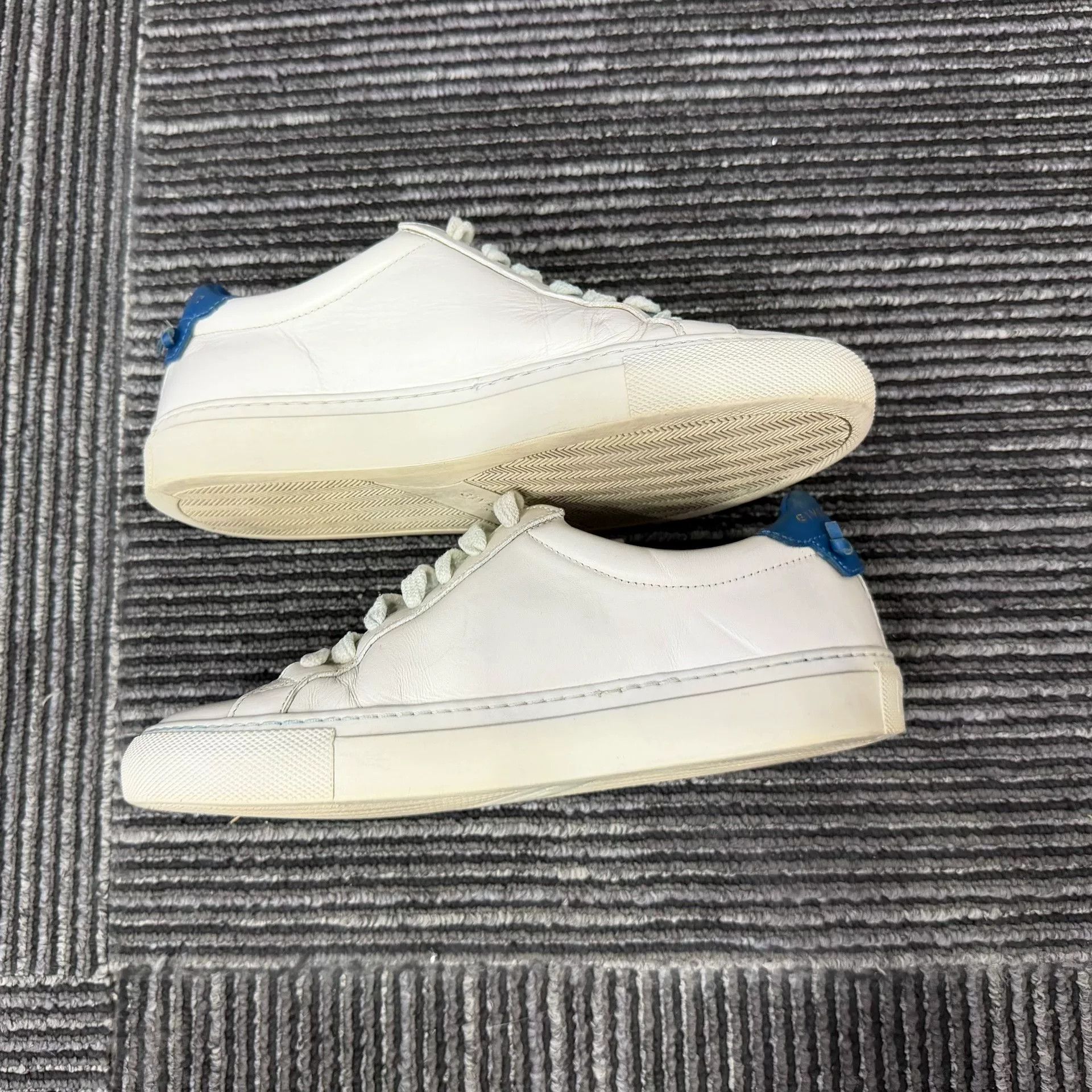 Givenchy Givenchy White Lowtop Sneakers us_5 Women Size US 5 / IT 35 - 3 Thumbnail