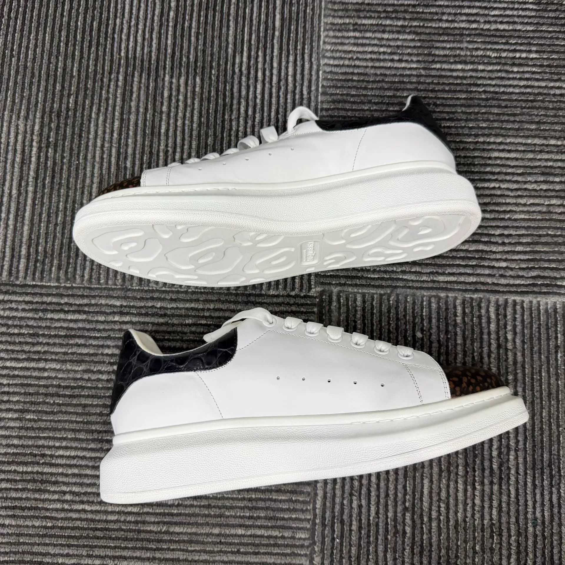 Alexander McQueen Casual White Lowtop Sneakers 11.5 Men Size US 11.5 / EU 44-45 - 3 Thumbnail