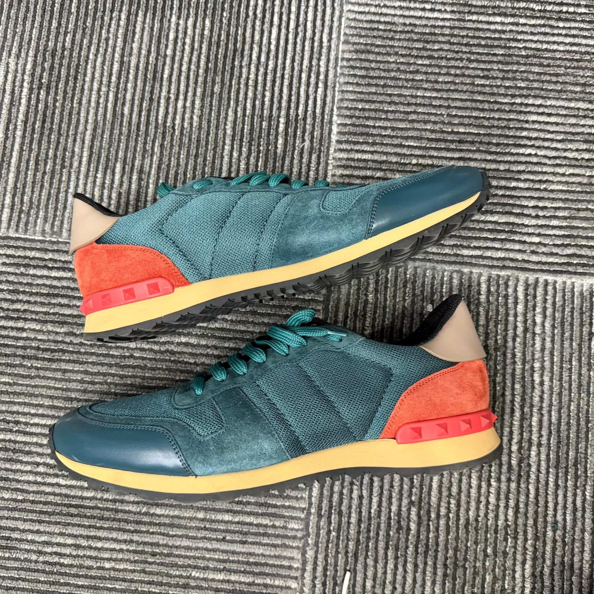 Valentino Valentino Lowtop Sneakers 11.5 Men Size US 11.5 / EU 44-45 - 2 Thumbnail