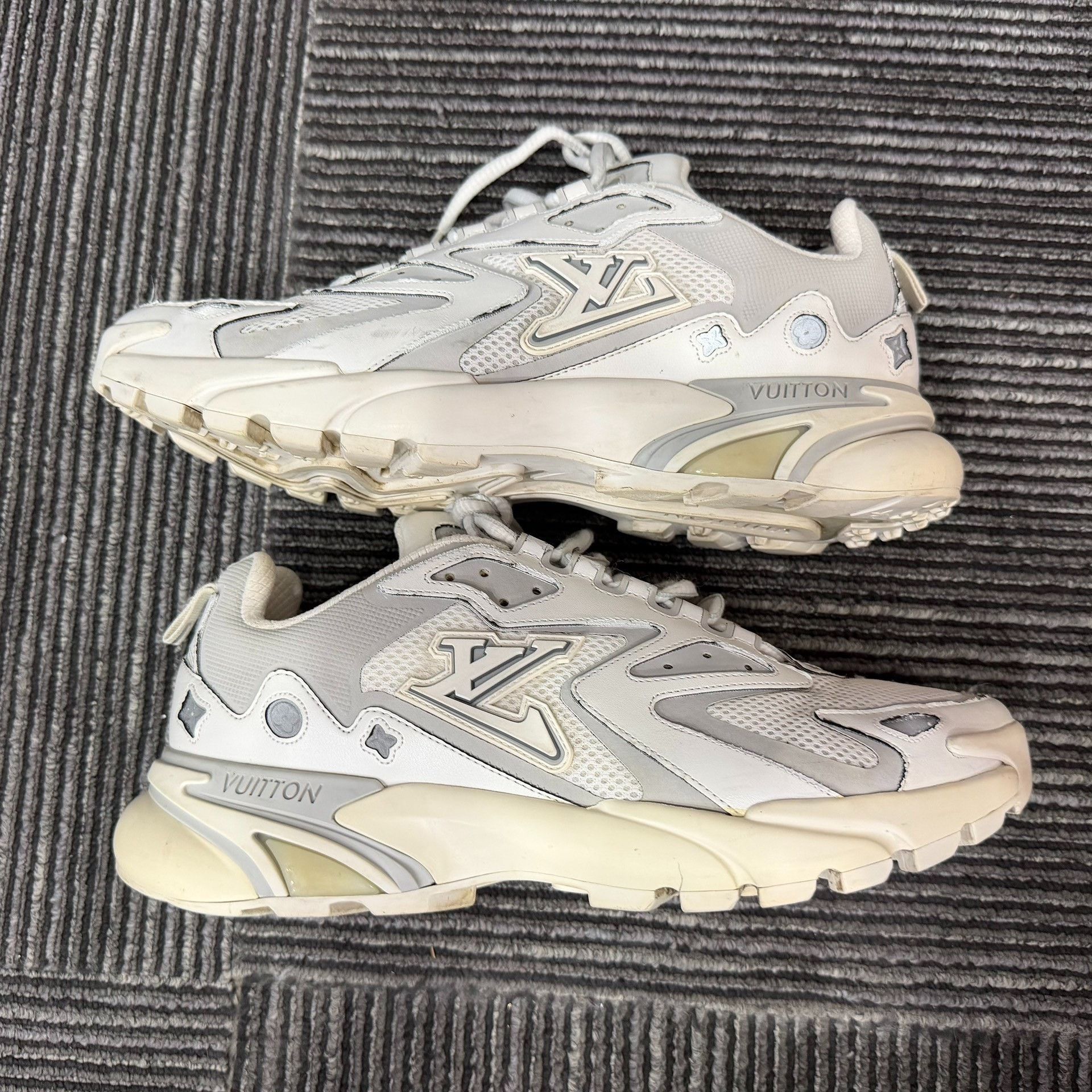 Louis Vuitton Louis Vuitton Running Lowtop Sneakers 9 Men Size US 9 / EU 42 - 2 Thumbnail