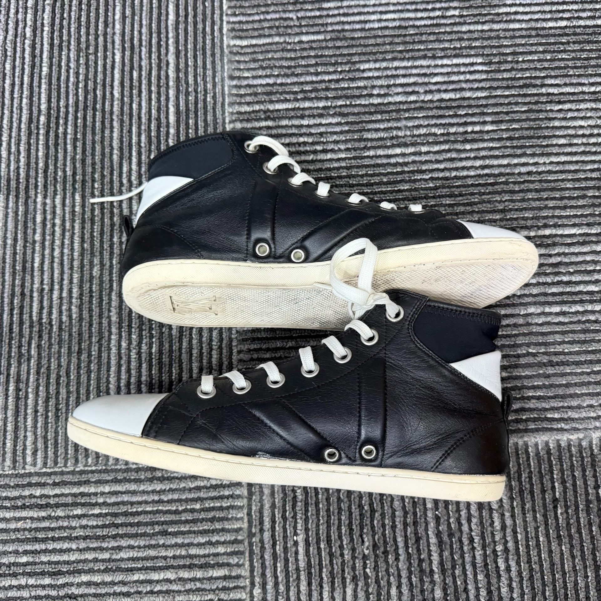 Louis Vuitton Louis Vuitton Black Hitop Sneakers 7 Men Size US 7 / EU 40 - 3 Thumbnail