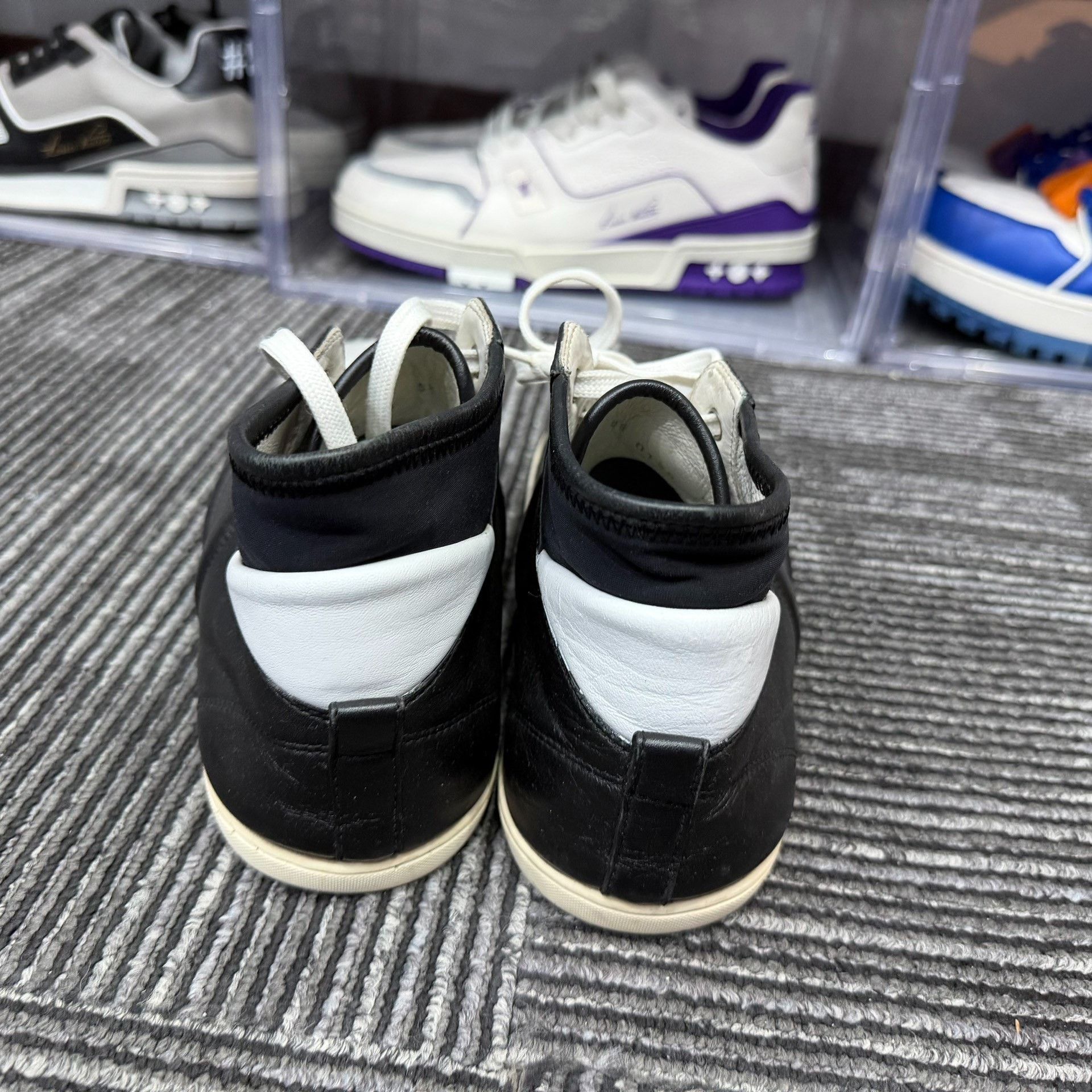 Louis Vuitton Louis Vuitton Black Hitop Sneakers 7 Men Size US 7 / EU 40 - 5 Thumbnail