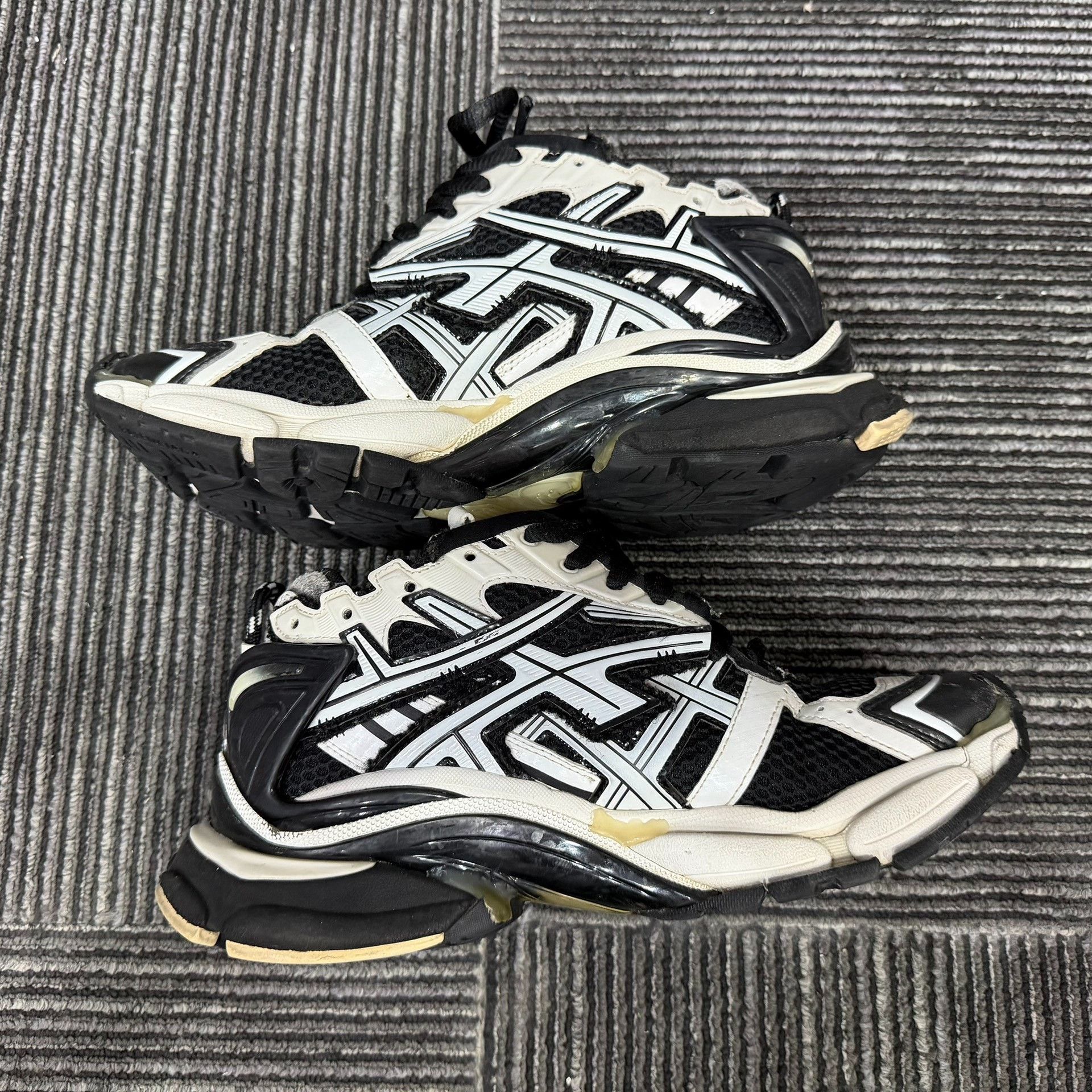 Balenciaga Balenciaga Running Black Lowtop Sneakers 7.5 Men Size US 7.5 / EU 40-41 - 3 Thumbnail