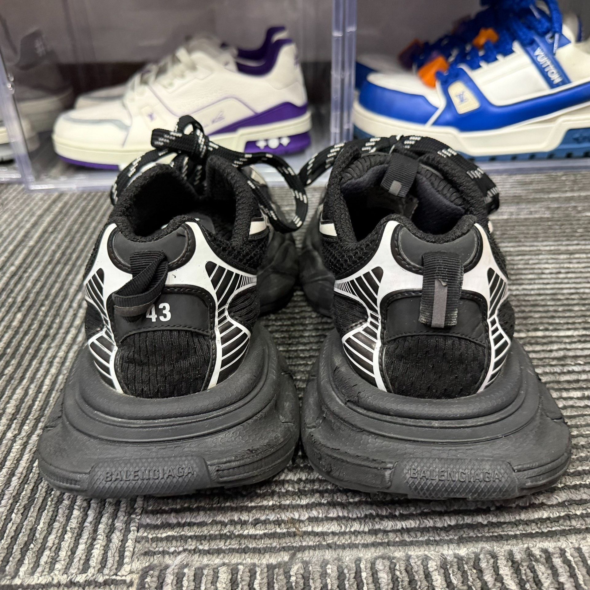 Balenciaga Balenciaga Black Lowtop Sneakers 9 Men Size US 9 / EU 42 - 5 Thumbnail