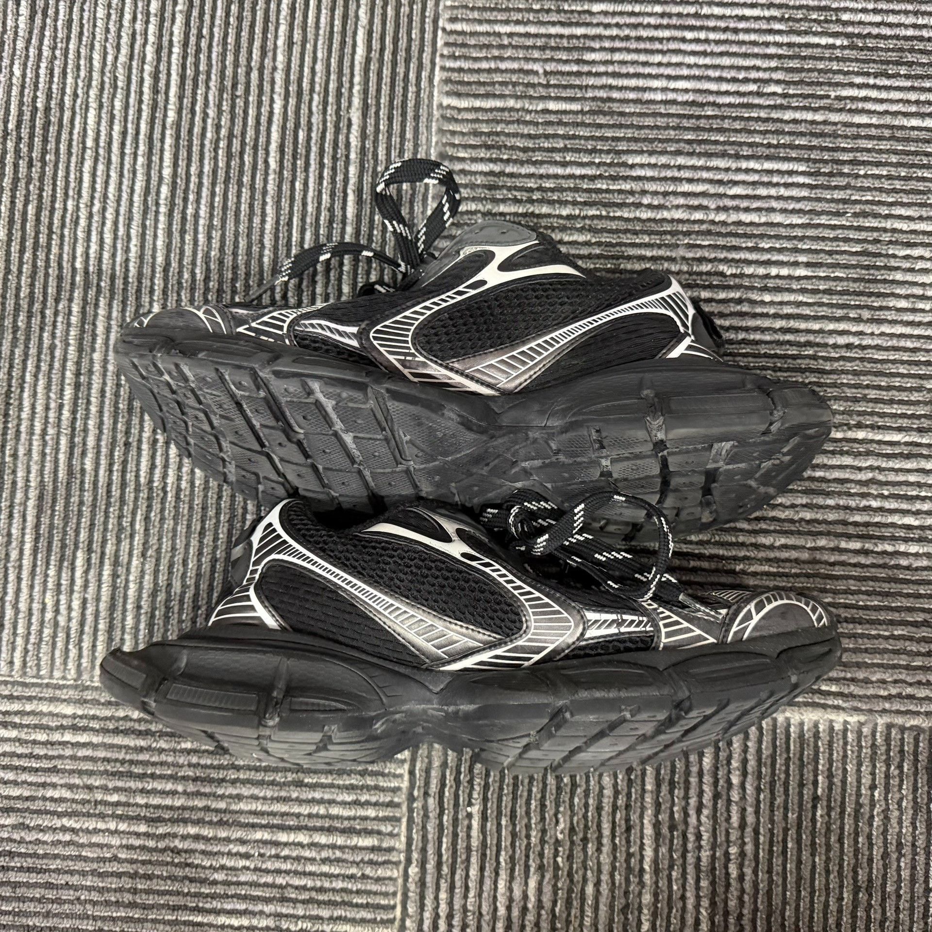 Balenciaga Balenciaga Black Lowtop Sneakers 9 Men Size US 9 / EU 42 - 3 Thumbnail
