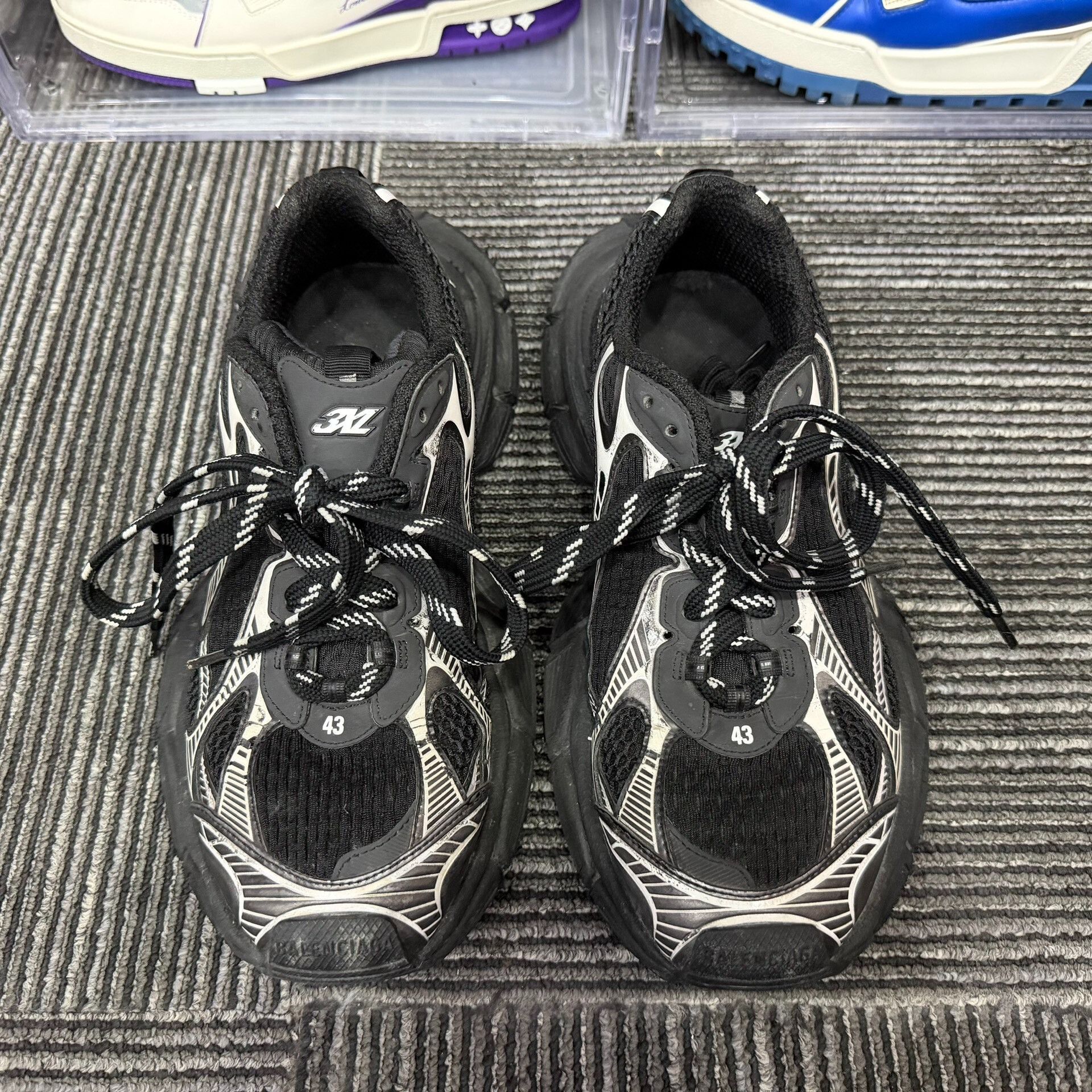 Balenciaga Balenciaga Black Lowtop Sneakers 9 Men Size US 9 / EU 42 - 4 Thumbnail