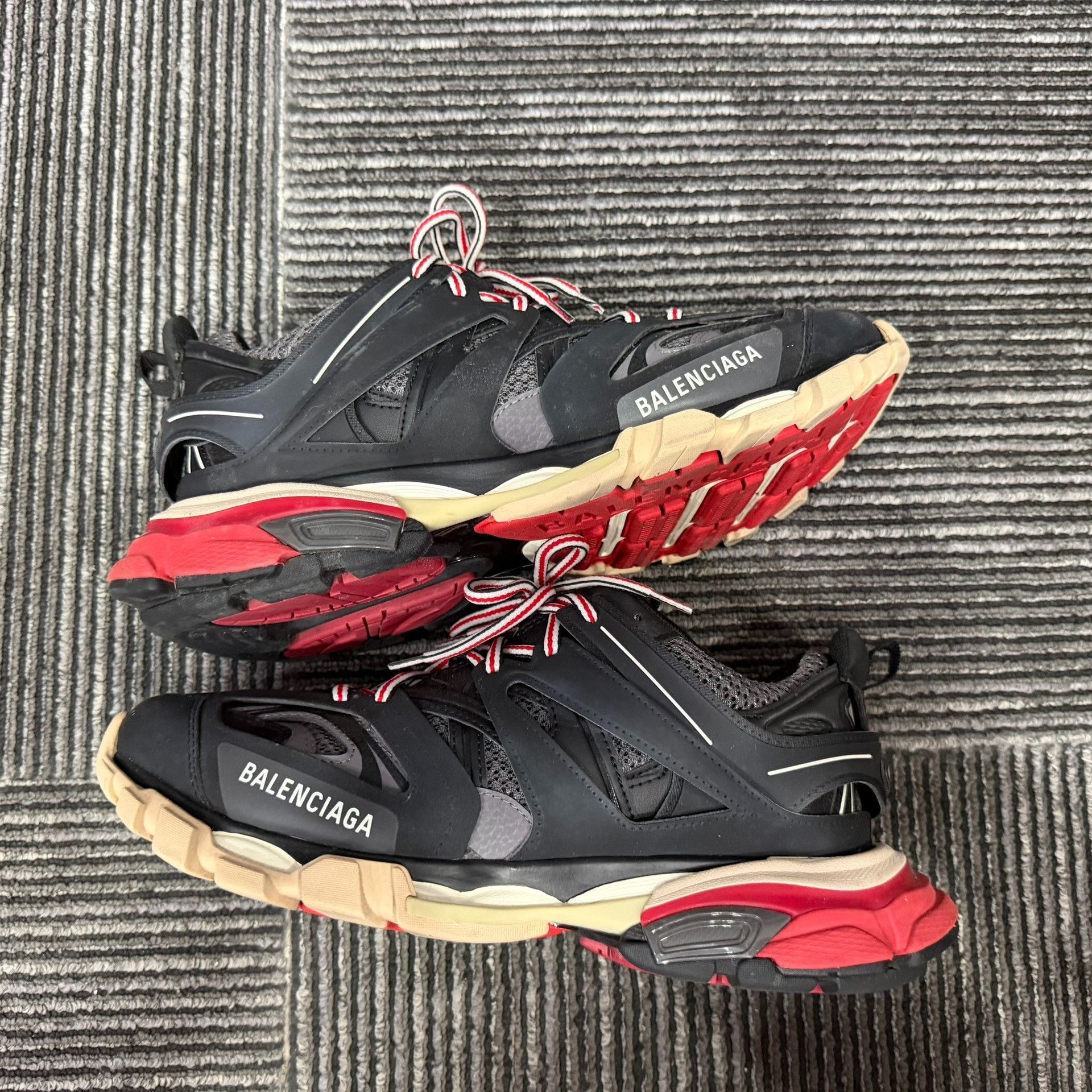 Balenciaga Balenciaga Black Lowtop Sneakers 8.5 Men Size US 8.5 / EU 41-42 - 2 Thumbnail