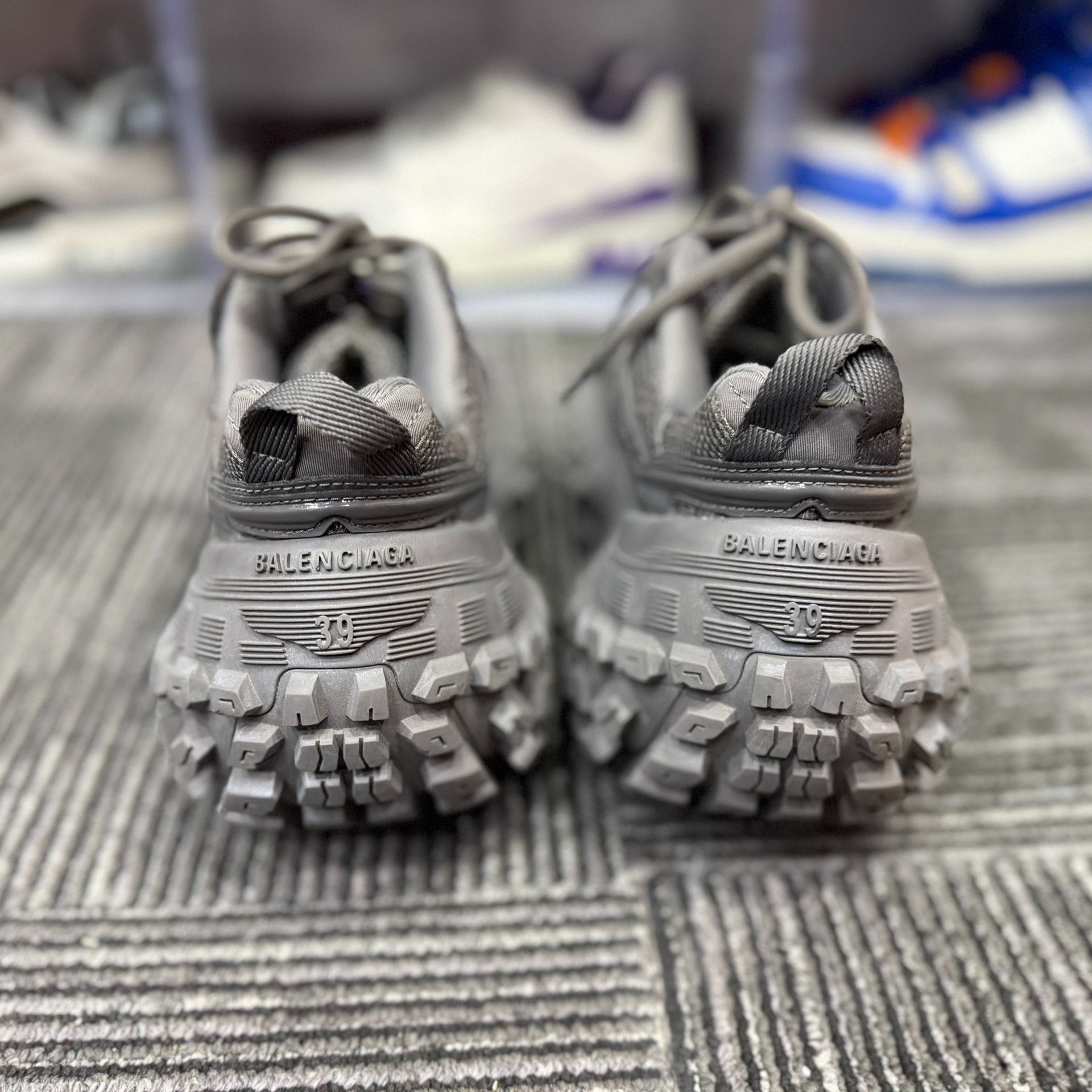 Balenciaga Balenciaga Gray Lowtop Sneakers 6.5 Men Size US 6.5 / EU 39-40 - 5 Thumbnail