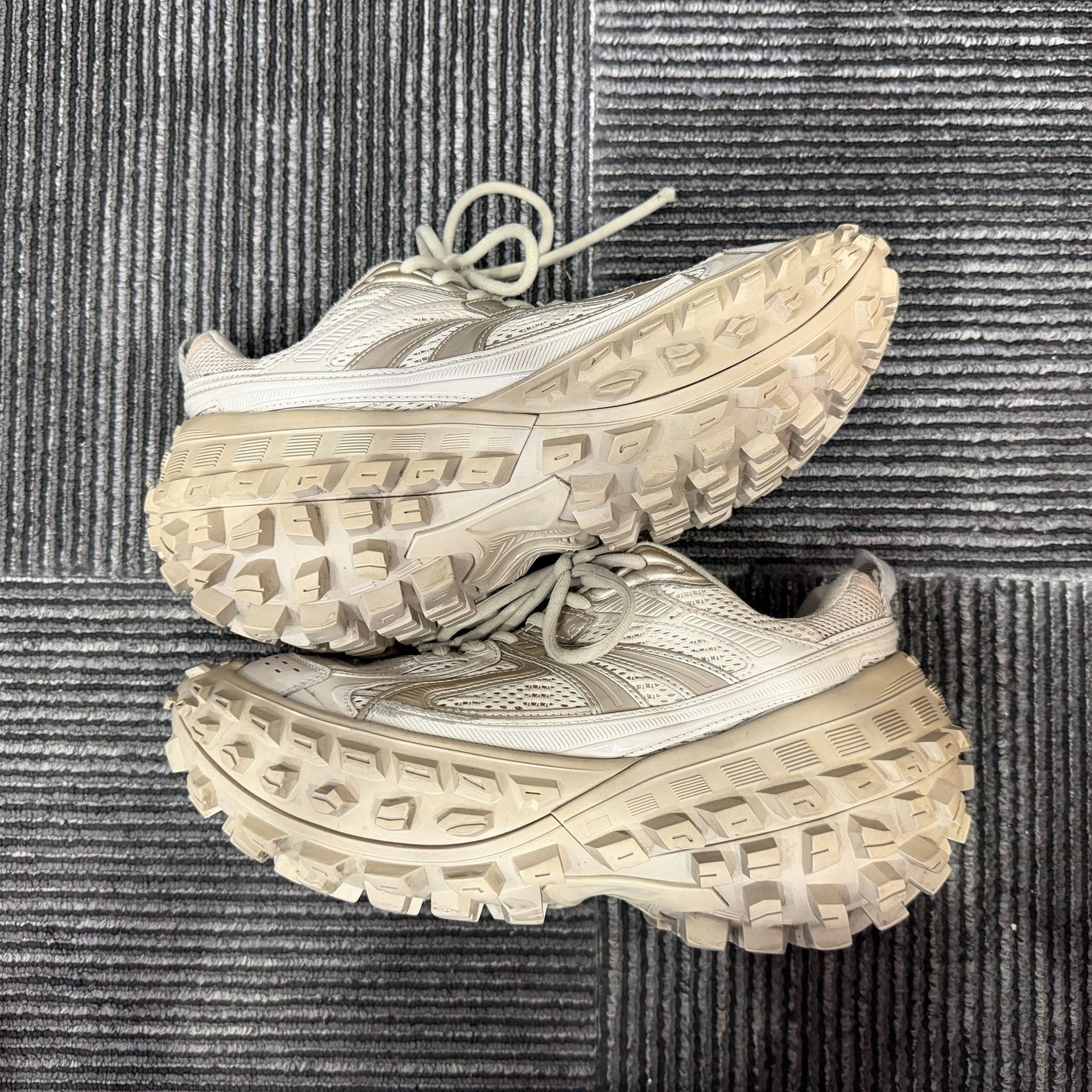 Balenciaga Balenciaga Brown Lowtop Sneakers us_8-5 Women Size US 8.5 / IT 38.5 - 2 Thumbnail
