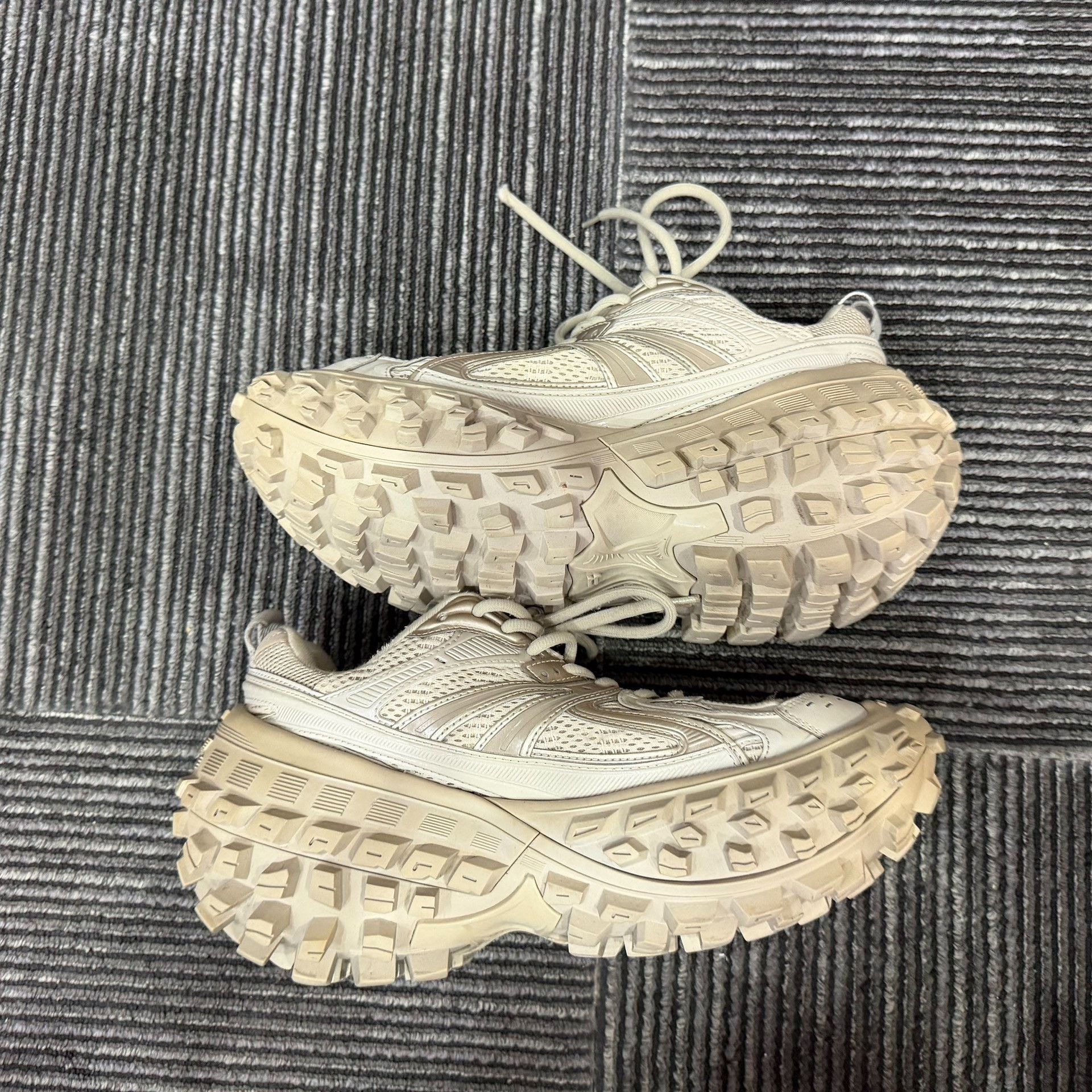 Balenciaga Balenciaga Brown Lowtop Sneakers us_8-5 Women Size US 8.5 / IT 38.5 - 3 Thumbnail