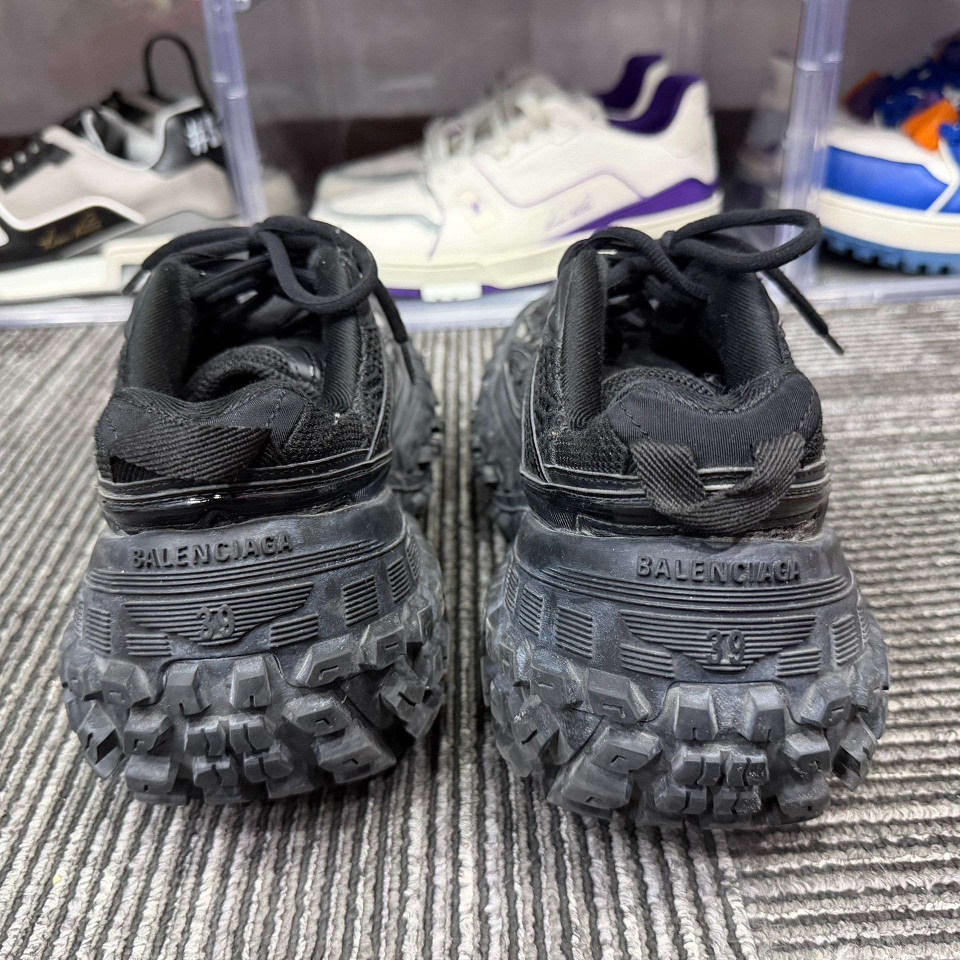 Balenciaga Balenciaga Distressed Black Lowtop Sneakers 6.5 Men Size US 6.5 / EU 39-40 - 5 Thumbnail