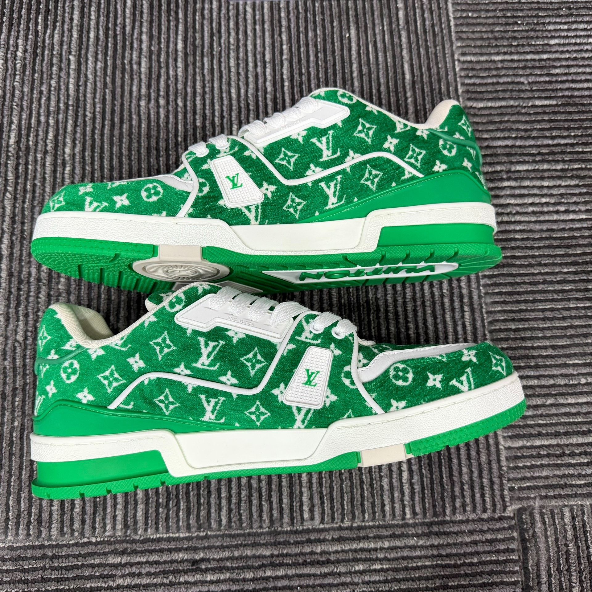 Louis Vuitton Louis Vuitton Training Green Lowtop Sneakers 10.5 Men Size US 10.5 / EU 43-44 - 3 Thumbnail