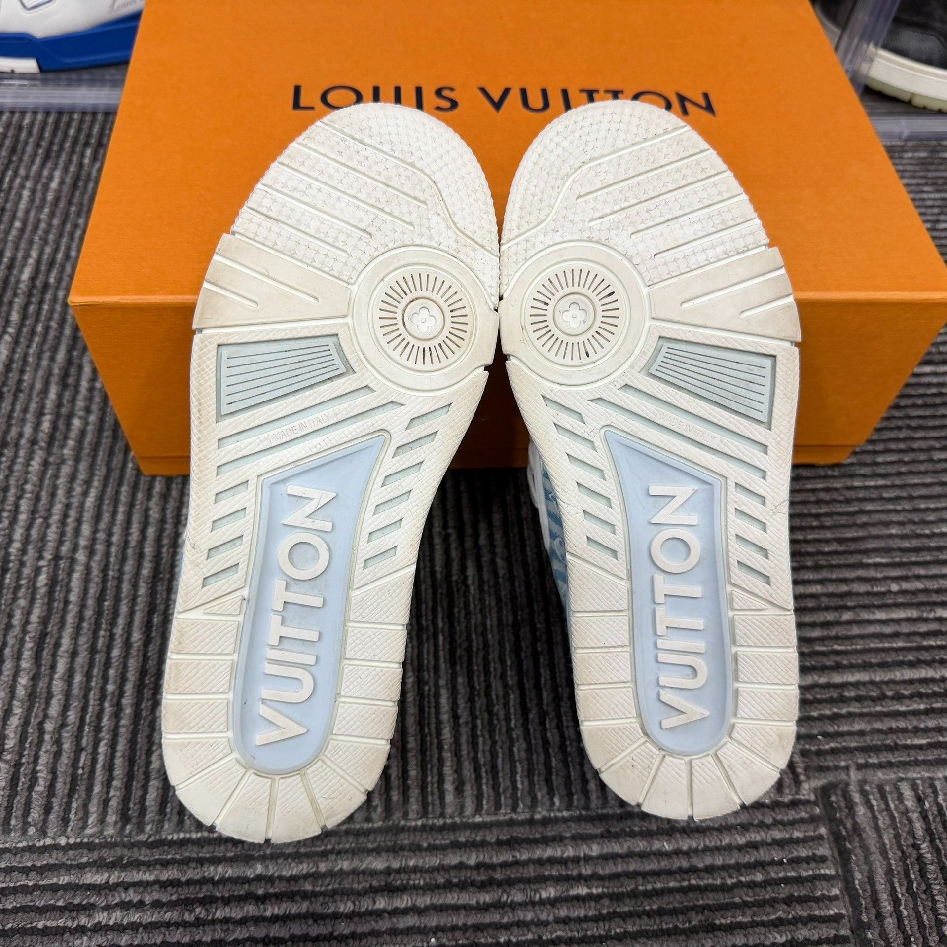 Louis Vuitton Louis Vuitton Training Striped Blue Lowtop Sneakers Women Size US 6 / IT 36 - 6 Thumbnail