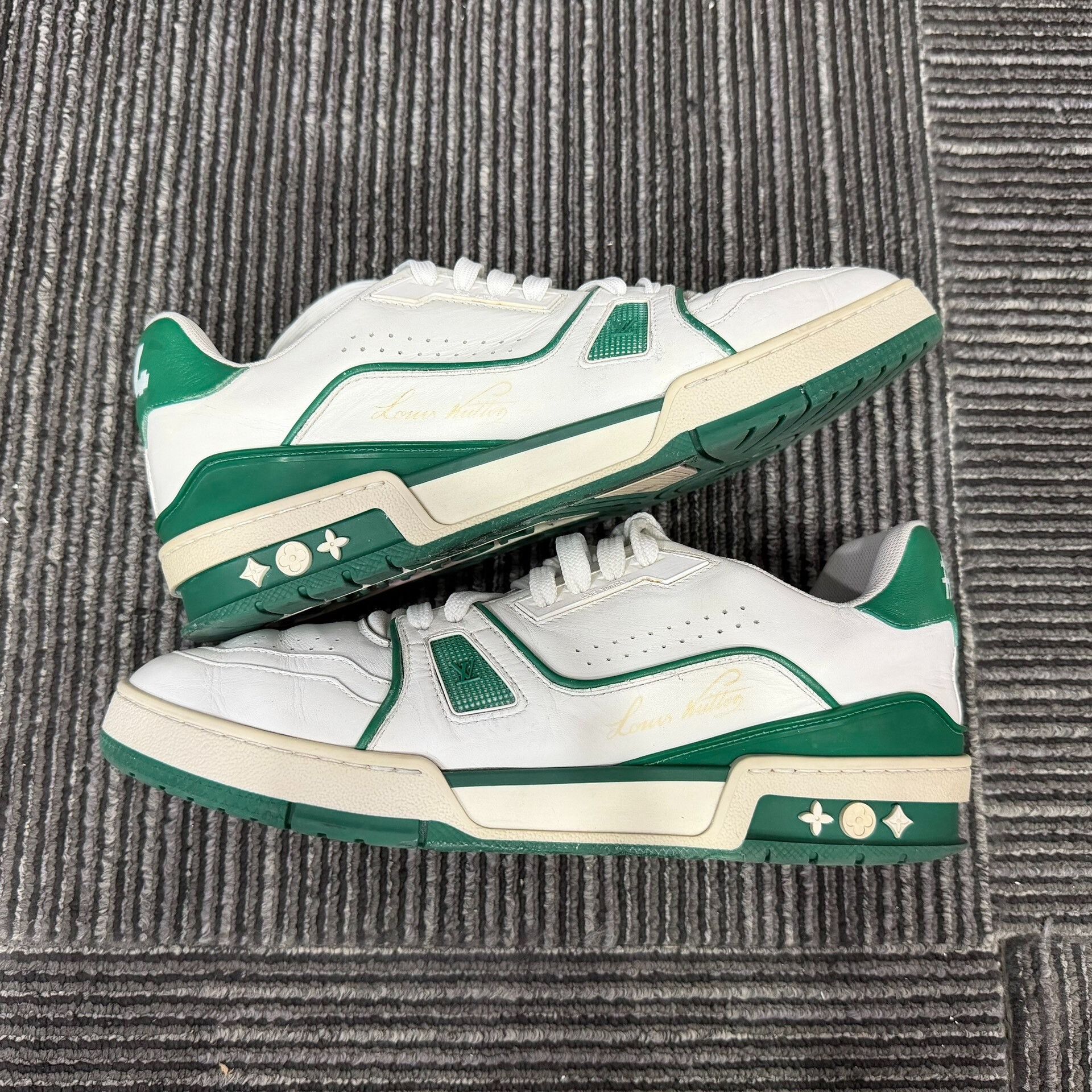Louis Vuitton Louis Vuitton Training Green Lowtop Sneakers 9 Men Size US 9 / EU 42 - 2 Thumbnail