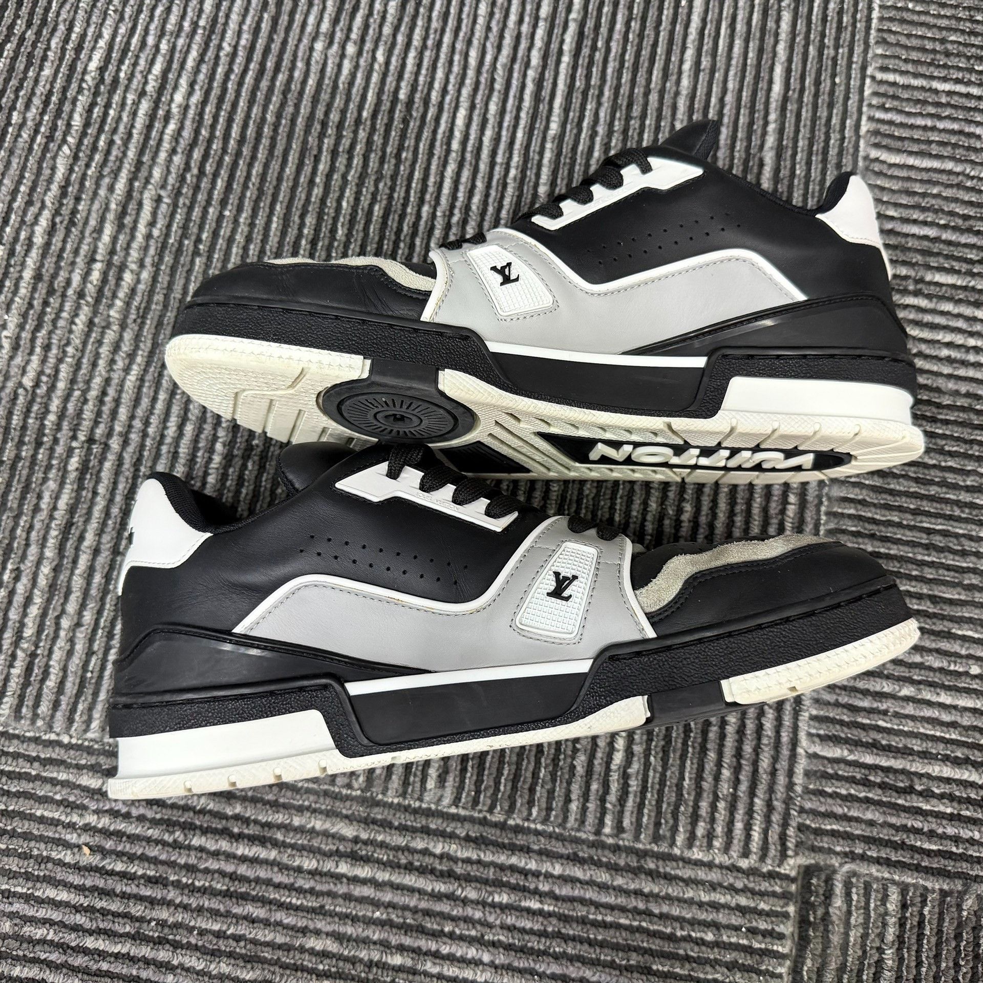 Louis Vuitton Louis Vuitton Training Gray Lowtop Sneakers 9 Men Size US 9 / EU 42 - 3 Thumbnail