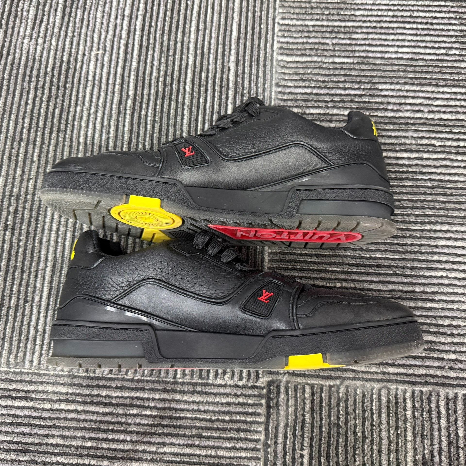 Louis Vuitton Louis Vuitton Training Gold Lowtop Sneakers 9.5 Men Size US 9.5 / EU 42-43 - 3 Thumbnail