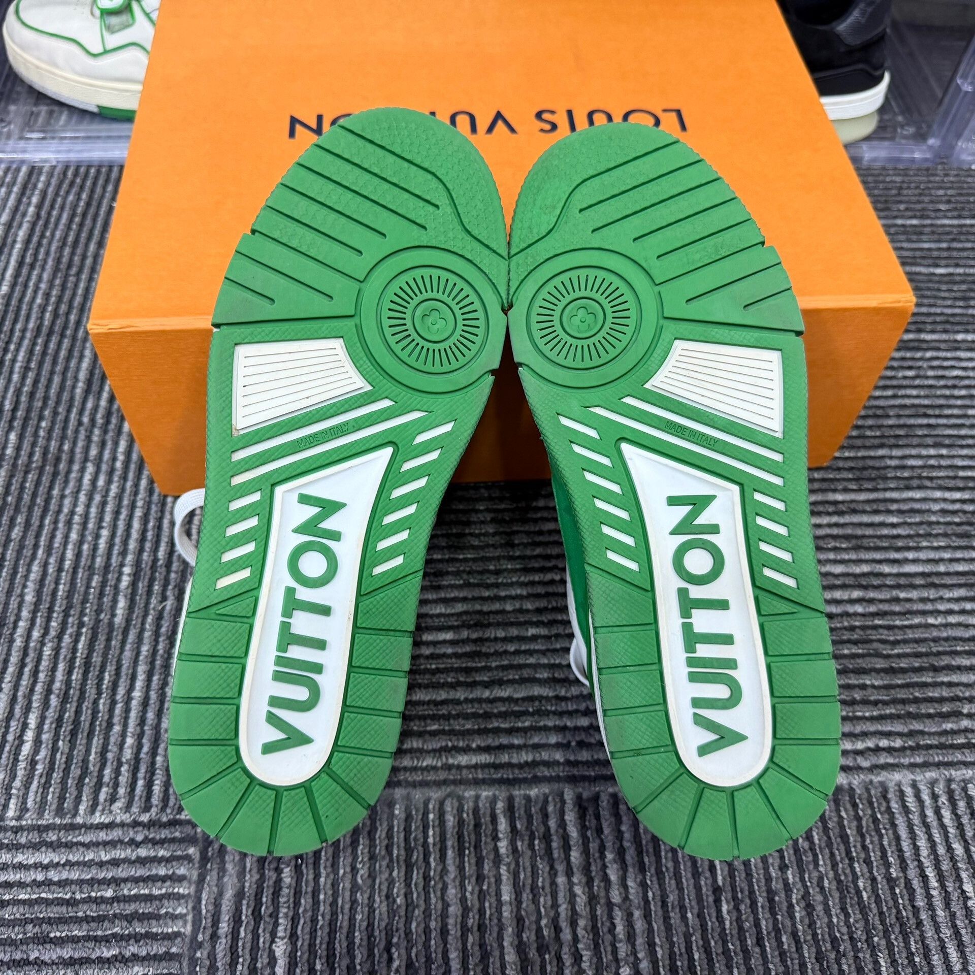 Louis Vuitton Louis Vuitton Training Green Lowtop Sneakers 7 Men Size US 7 / EU 40 - 6 Thumbnail