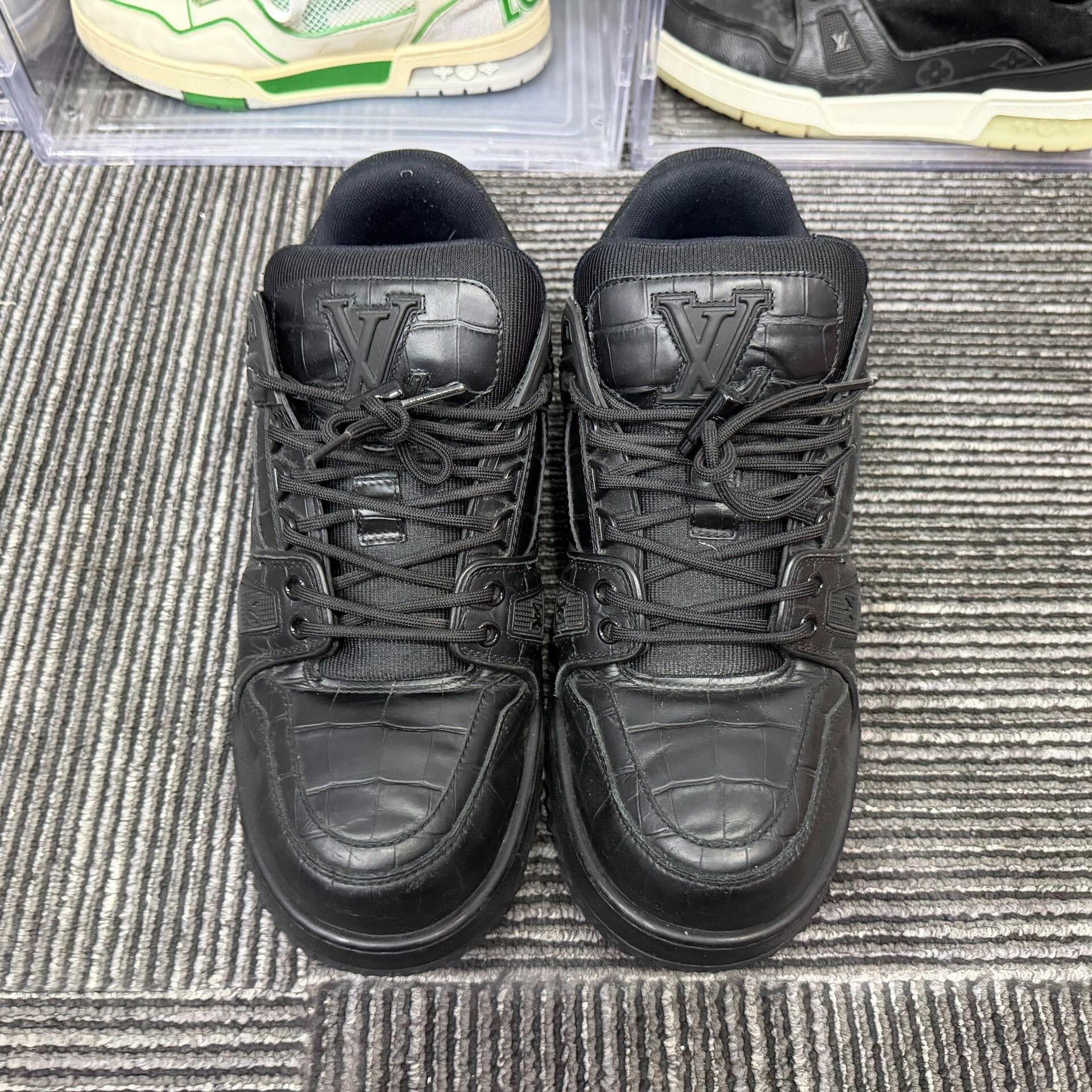 Louis Vuitton Louis Vuitton Black Lowtop Sneakers 9 Men Size US 9 / EU 42 - 4 Thumbnail