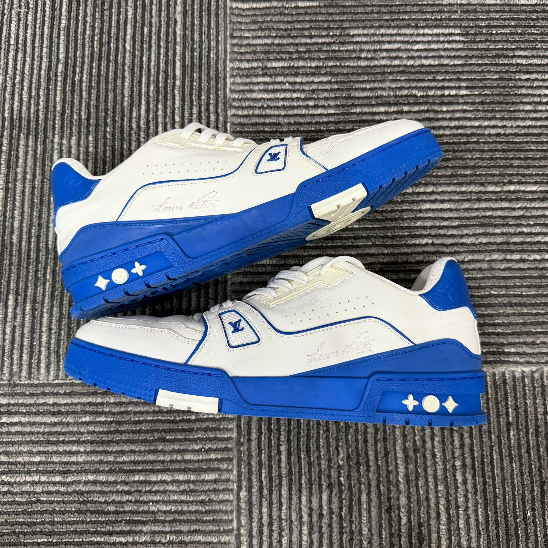 Louis Vuitton Louis Vuitton Training Blue Lowtop Sneakers 9 Men Size US 9 / EU 42 - 2 Thumbnail