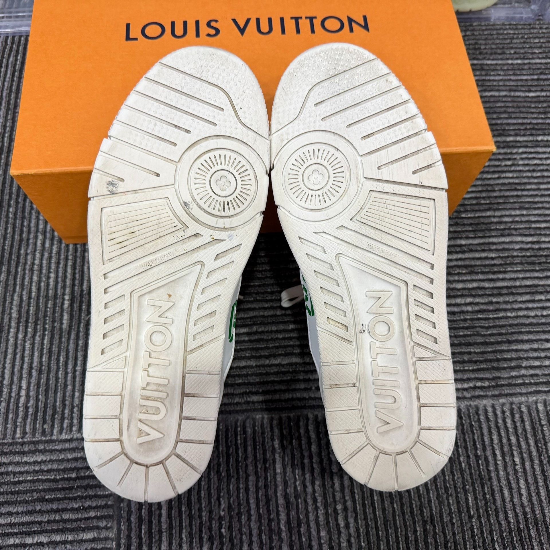 Louis Vuitton Louis Vuitton Training Green Lowtop Sneakers 8.5 Men Size US 8.5 / EU 41-42 - 6 Thumbnail