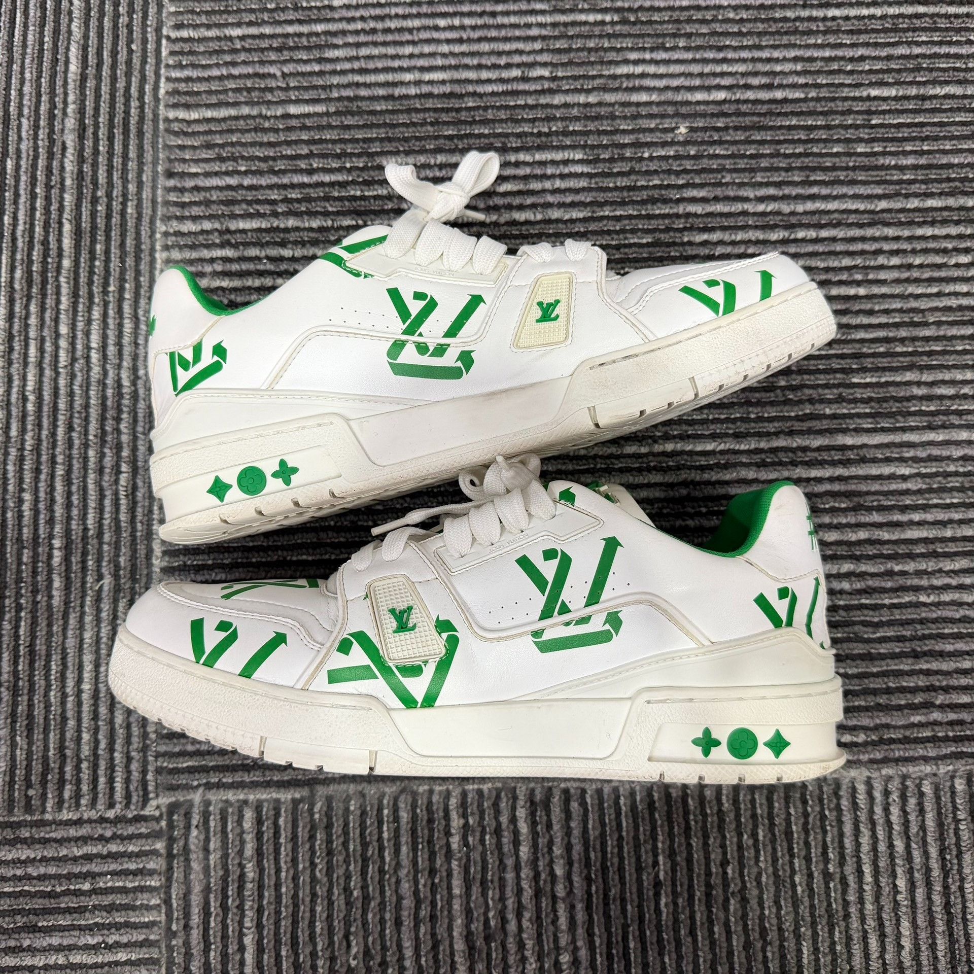 Louis Vuitton Louis Vuitton Training Green Lowtop Sneakers 8.5 Men Size US 8.5 / EU 41-42 - 2 Thumbnail