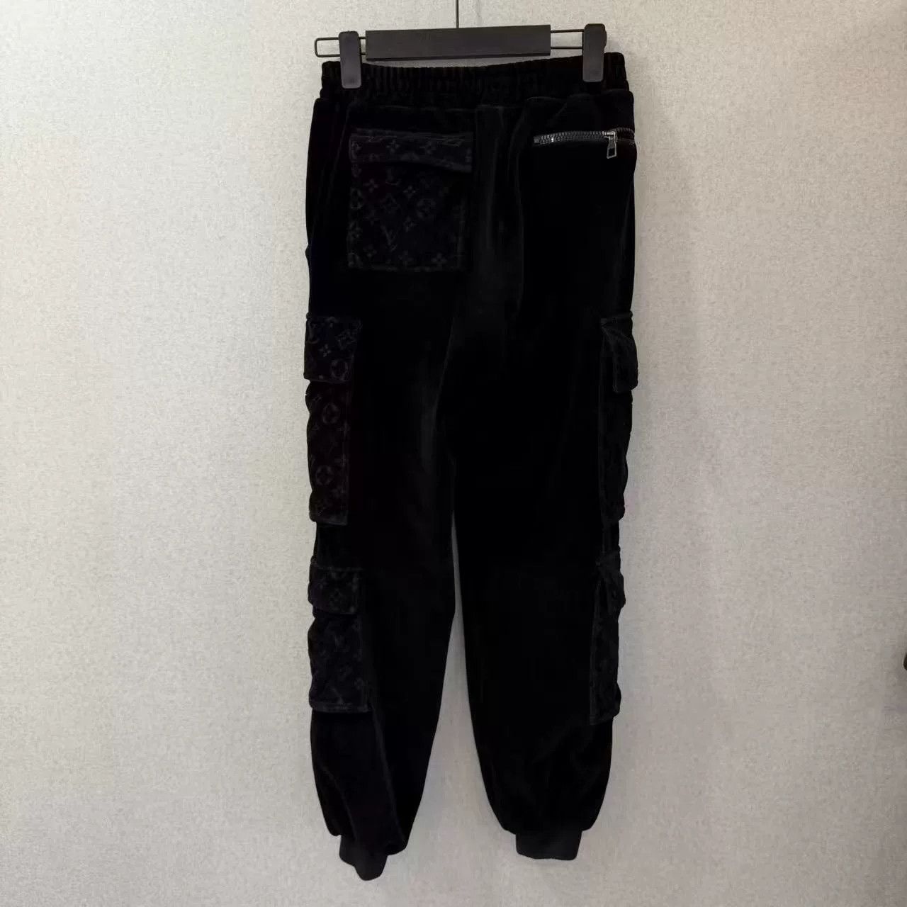 Louis Vuitton Louis Vuitton Cargo Sweatpants 24 Women Size 24" / US 00 / IT 34 - 2 Thumbnail