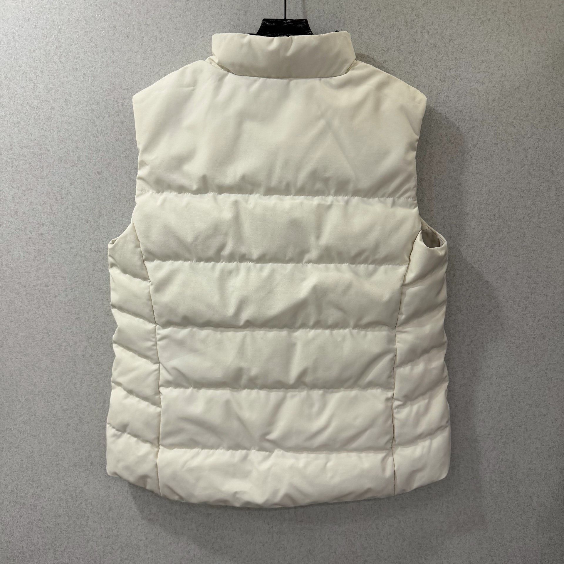 Canada Goose Canada Goose Down White Vest l Men Size US L / EU 52-54 / 3 - 2 Thumbnail