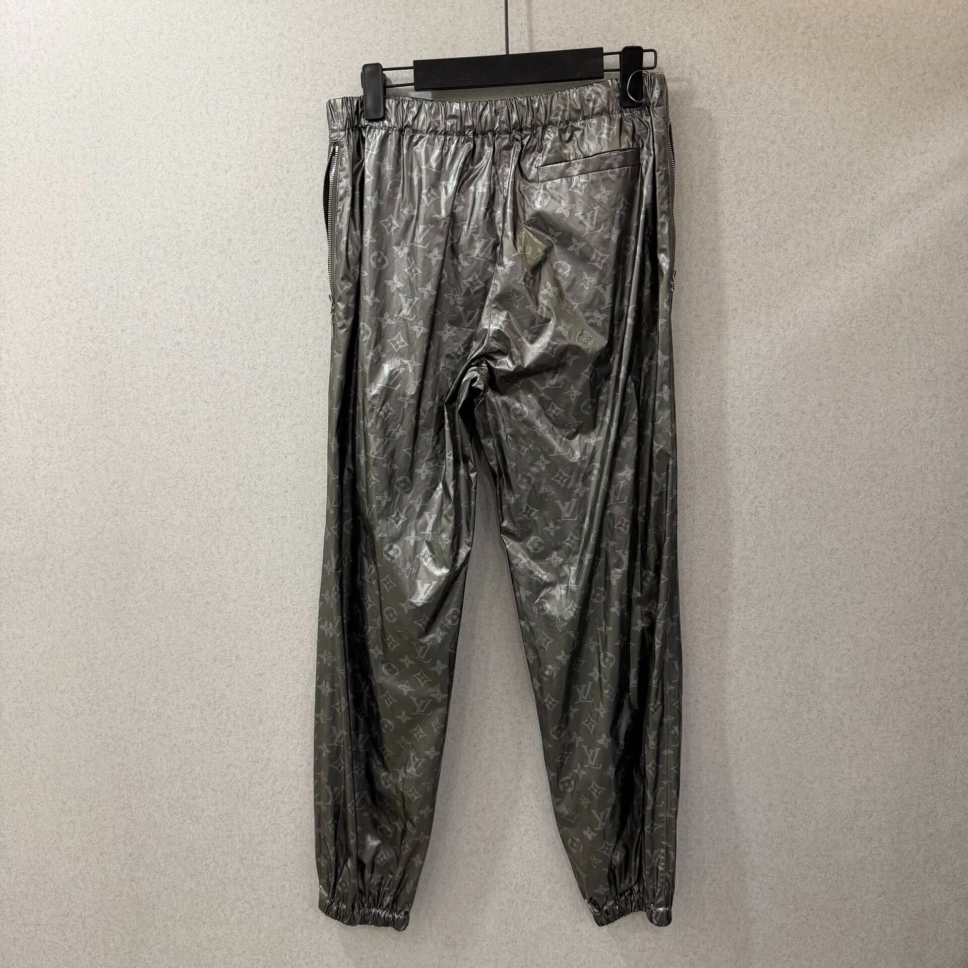 Louis Vuitton Louis Vuitton Sweatpants 34 Women Size 25" / US 0 / IT 36 - 2 Thumbnail