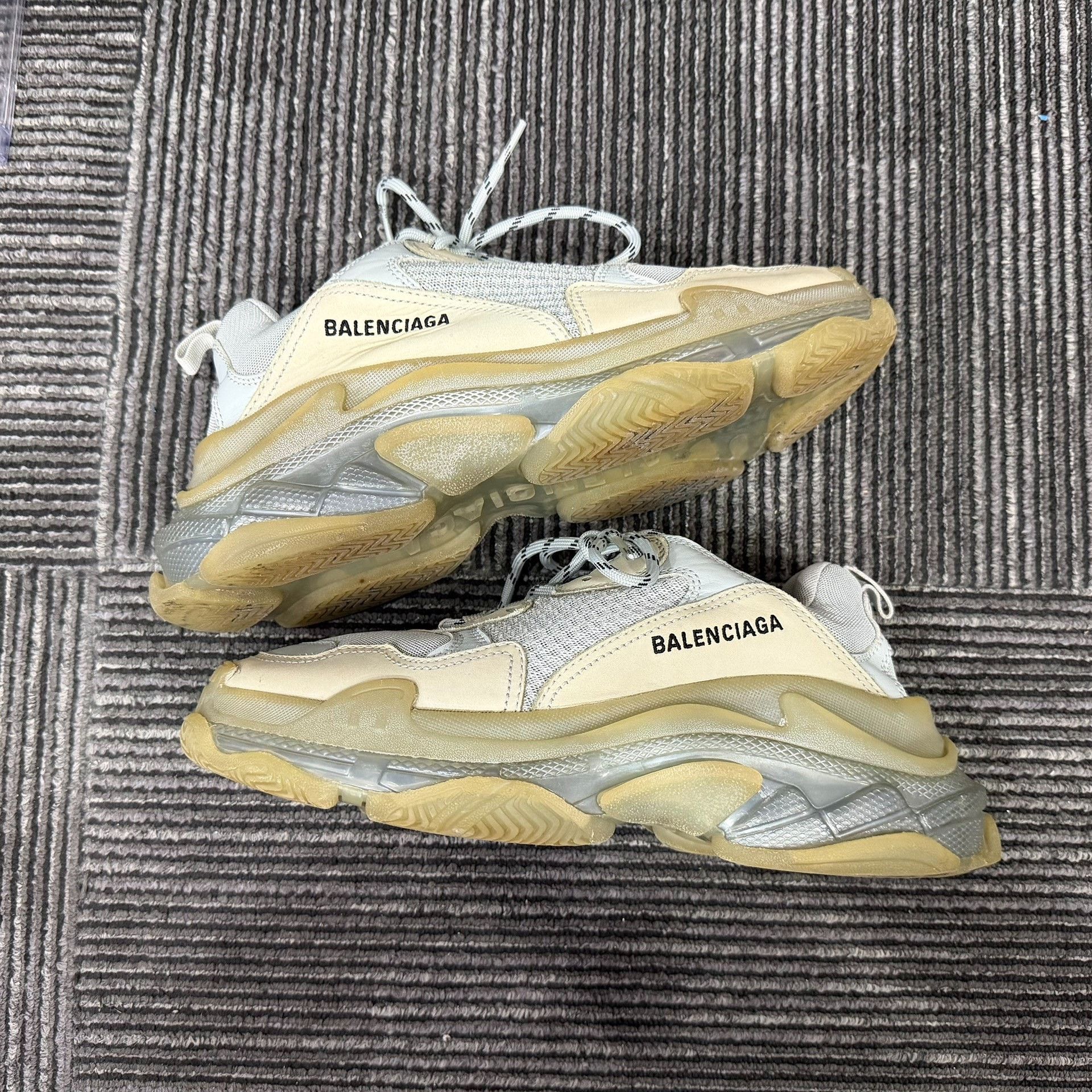 Balenciaga Balenciaga Beige Lowtop Sneakers 8.5 Men Size US 8.5 / EU 41-42 - 2 Thumbnail