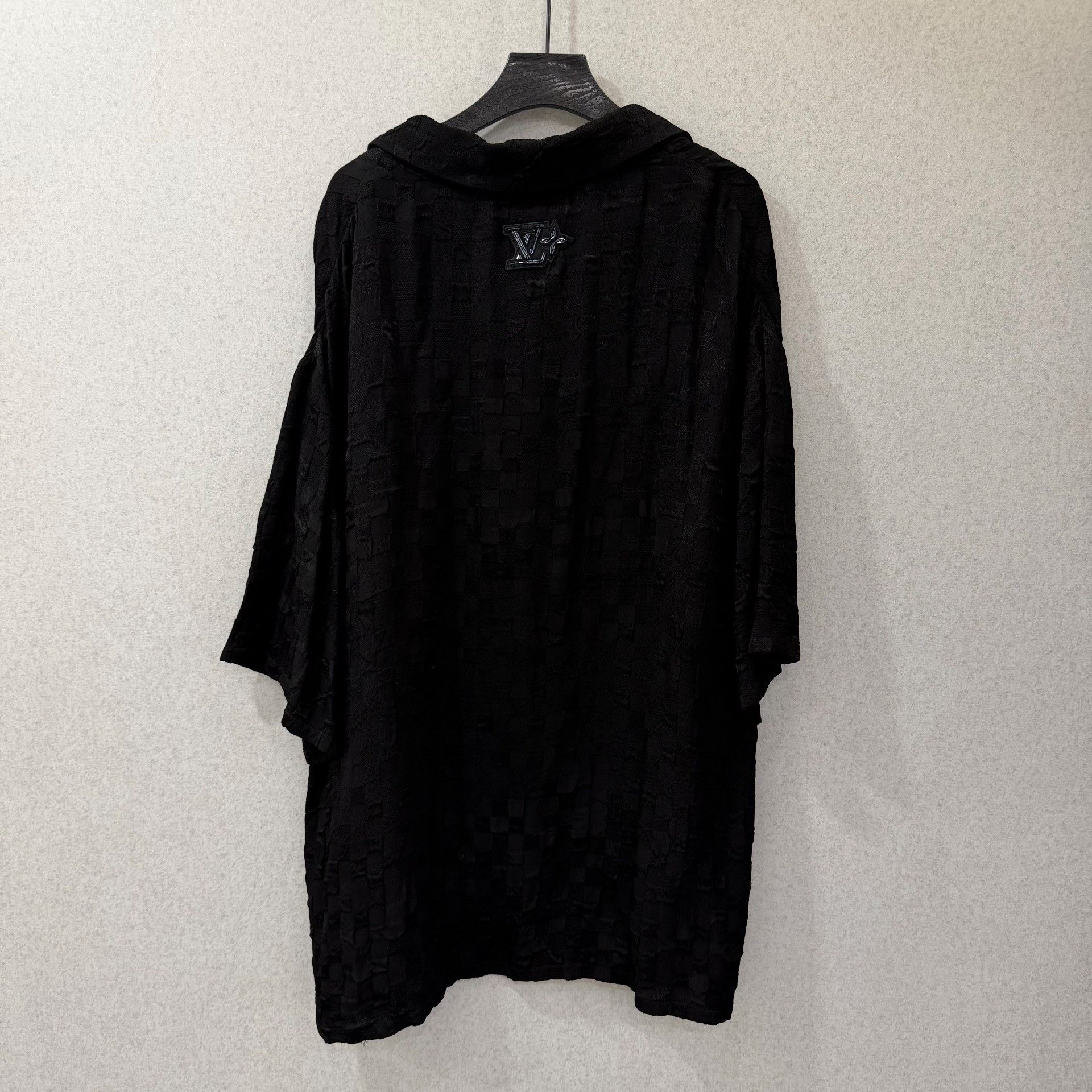 Louis Vuitton Louis Vuitton Embroidered Shirt xl Men Size US XL / EU 56 / 4 - 2 Thumbnail