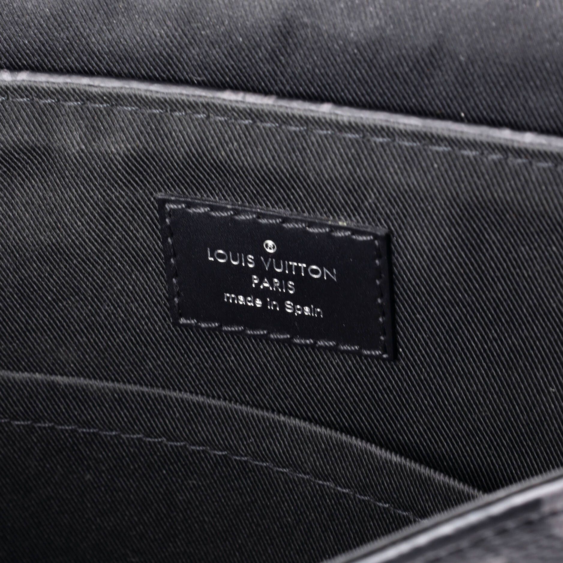 Louis Vuitton District Messenger Bag Size ONE SIZE - 7 Thumbnail