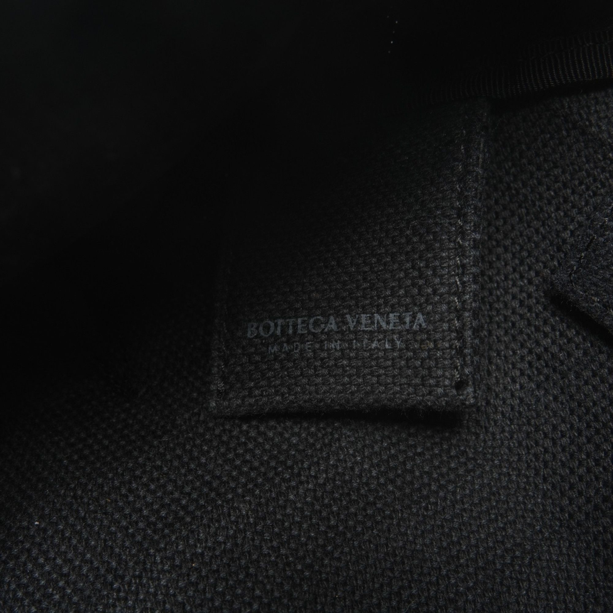 Bottega Veneta Bottega Veneta Intrecciato Rubber Body Bag Shoulder Black Size ONE SIZE - 9 Thumbnail