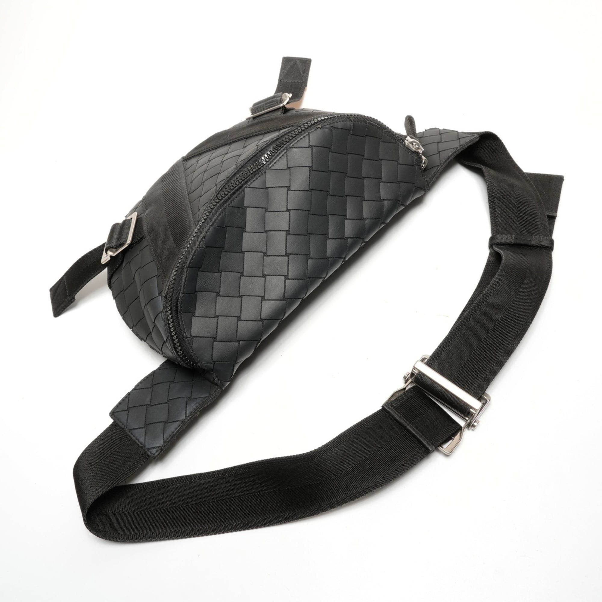 Bottega Veneta Bottega Veneta Intrecciato Rubber Body Bag Shoulder Black Size ONE SIZE - 8 Thumbnail